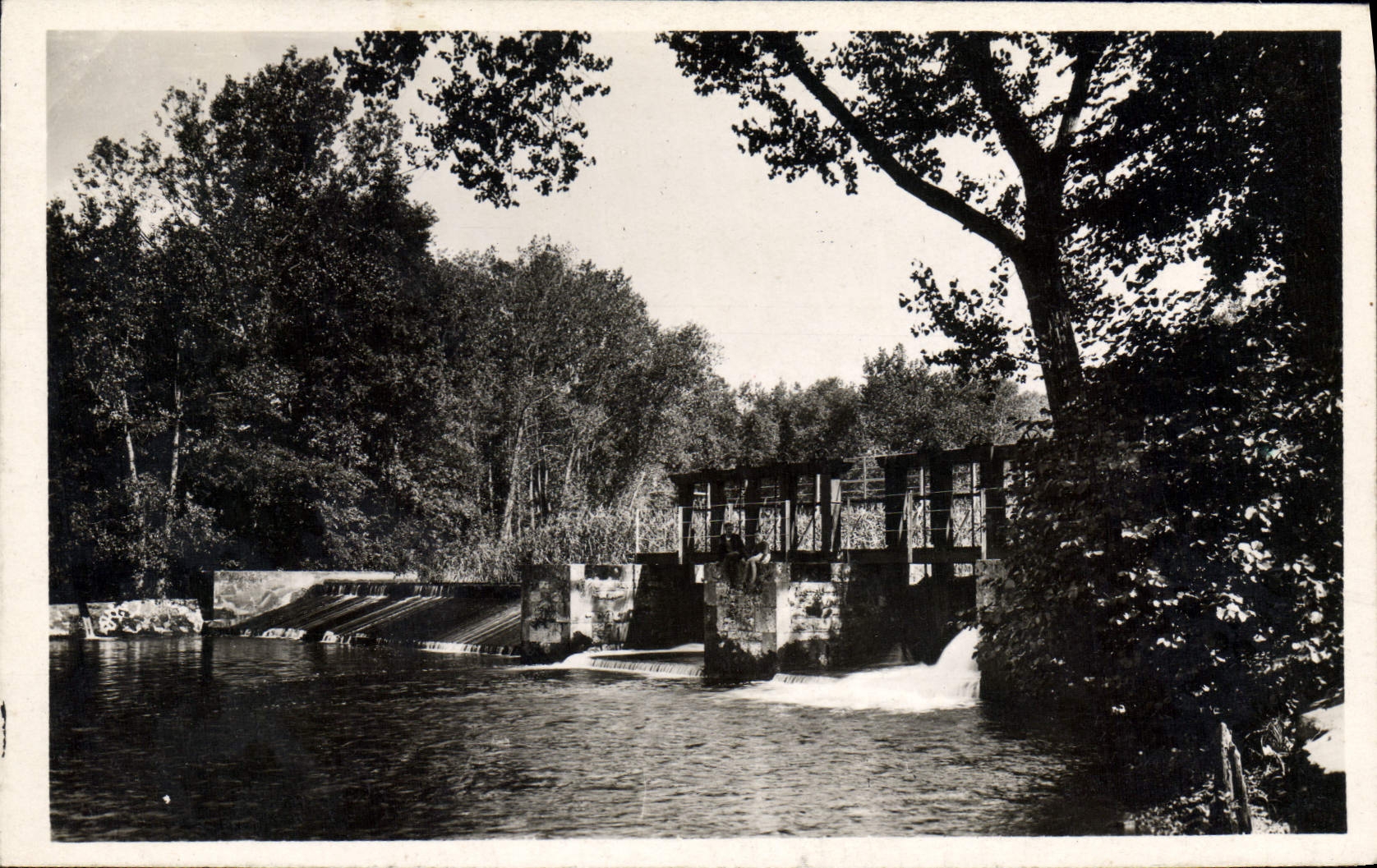 CPA Salbris Le Barrage de la Cotonnerie 