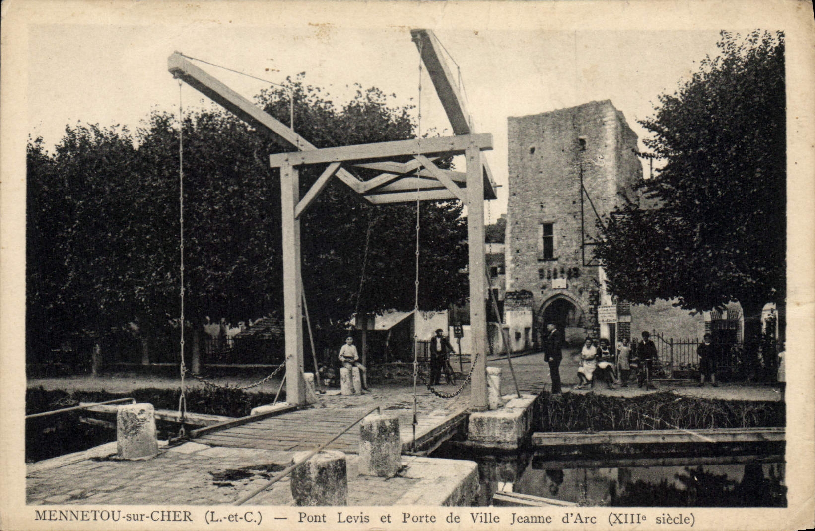 CPA Mennettou sur Cher L et C Pont Levis et Porte de Ville Jeanne d'Arc 