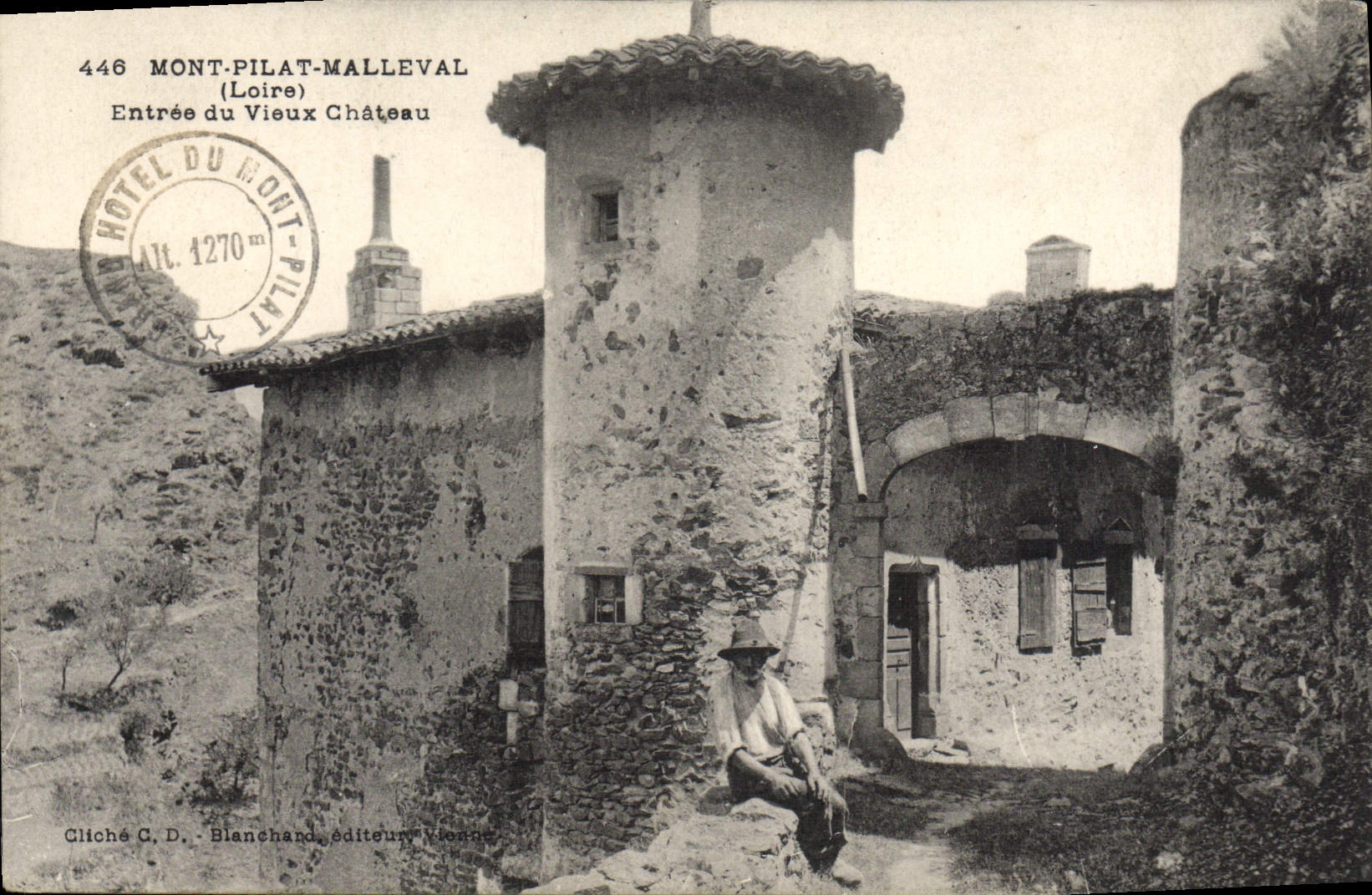CPA Mont Pilat Malleval Loire Entree du Vieux Chateau