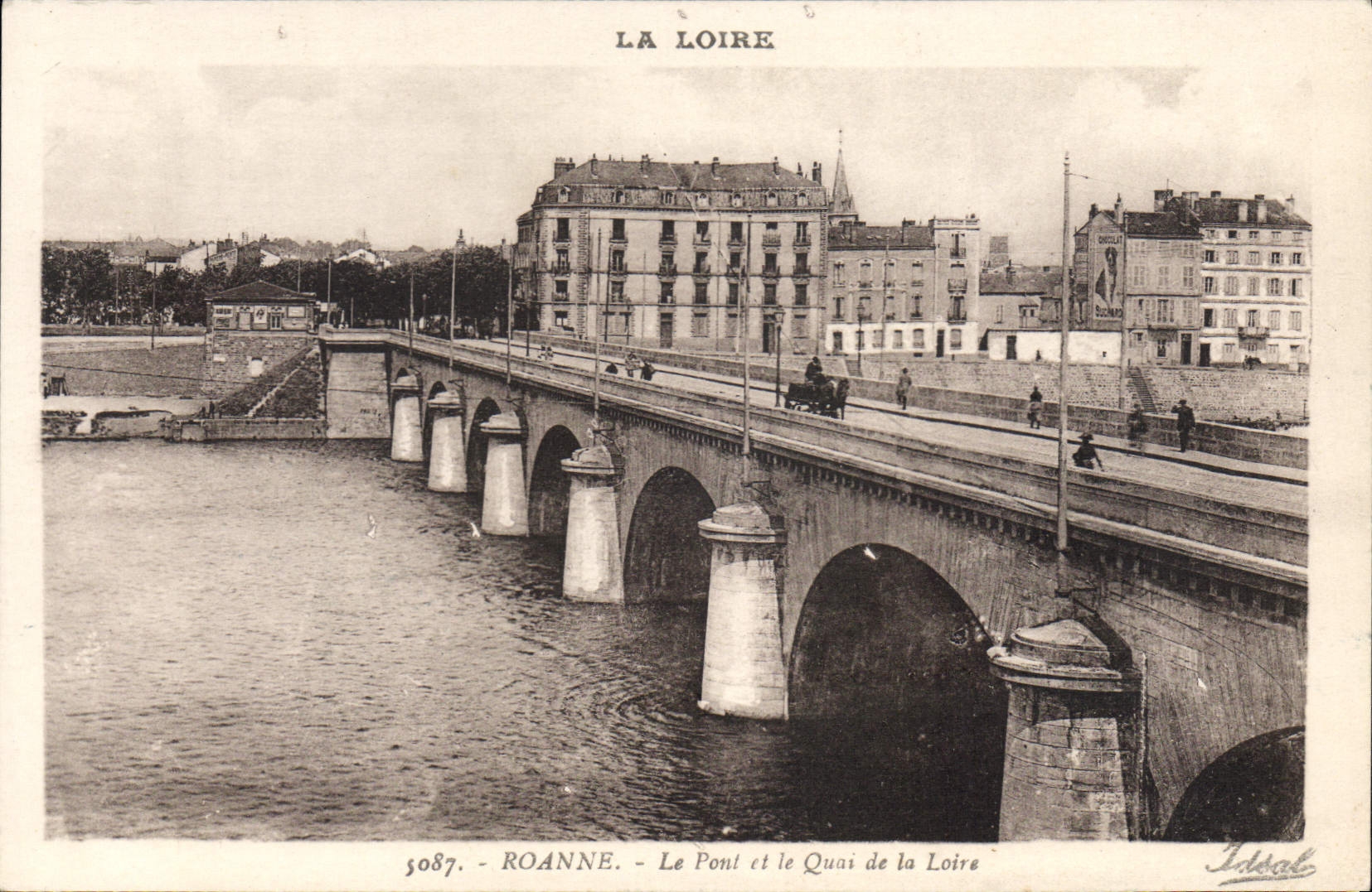 CPA Roanne Le Pont et le Quas de la Loire