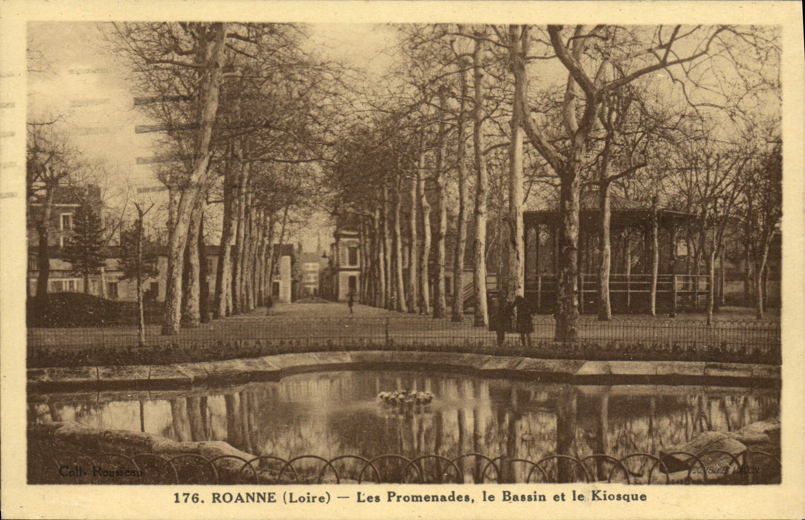 CPA Roanne Les Promenades le Bassin et le Kiosque