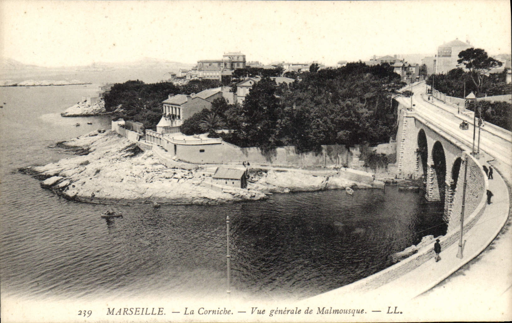 CPA Marseille La Corniche Vue Generale de Malmusque