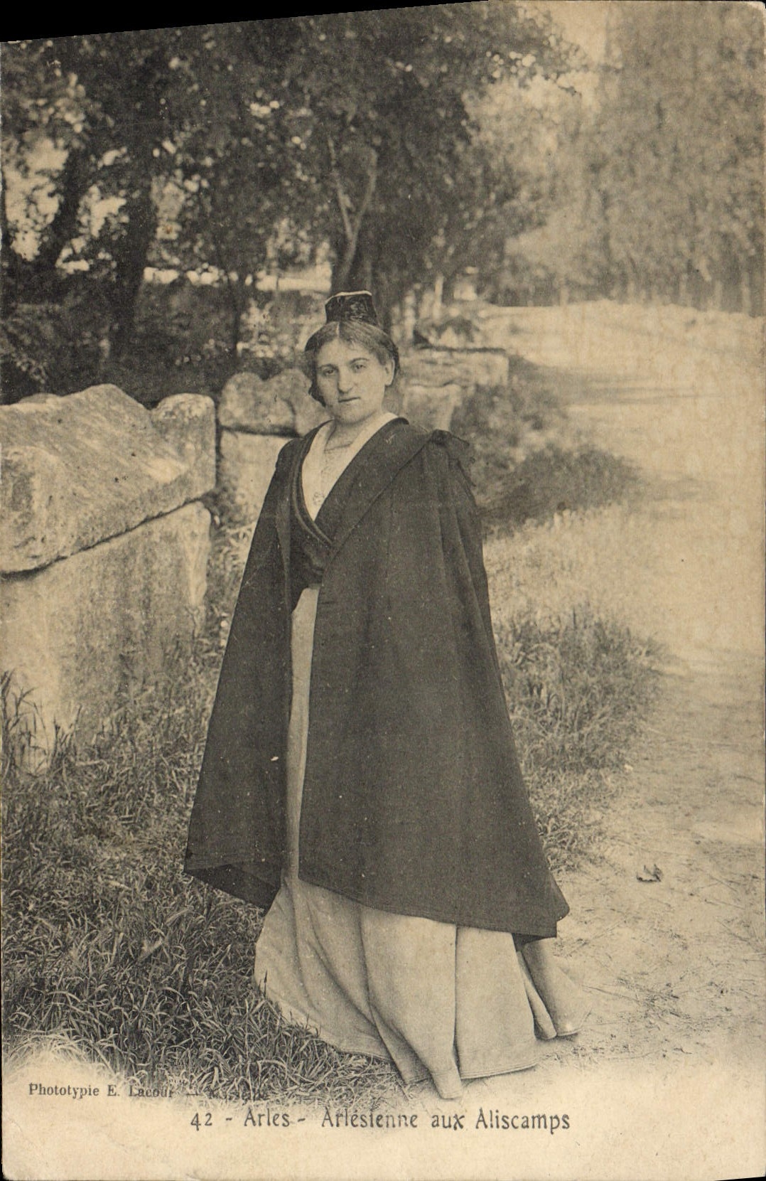 CPA Aries Ariestenne aux Aliscamps 