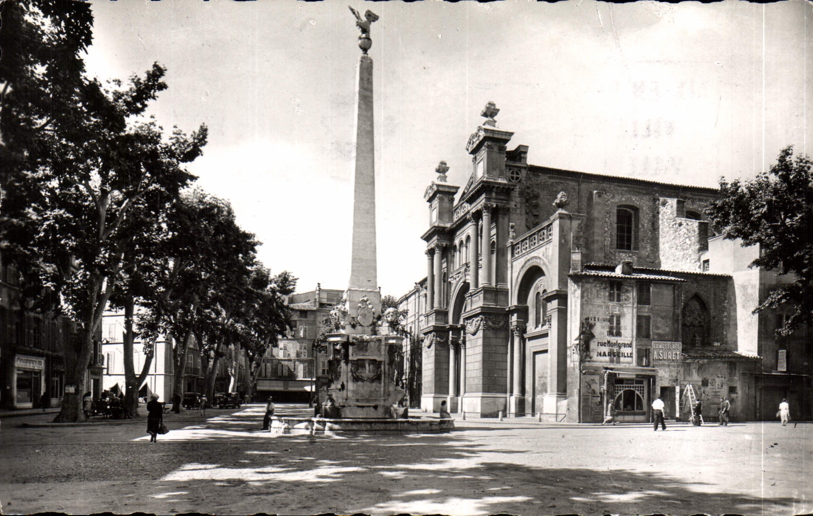 CPA La City du Roy Rene Aix en Provence Place des Prechears Eglise de la Madalene