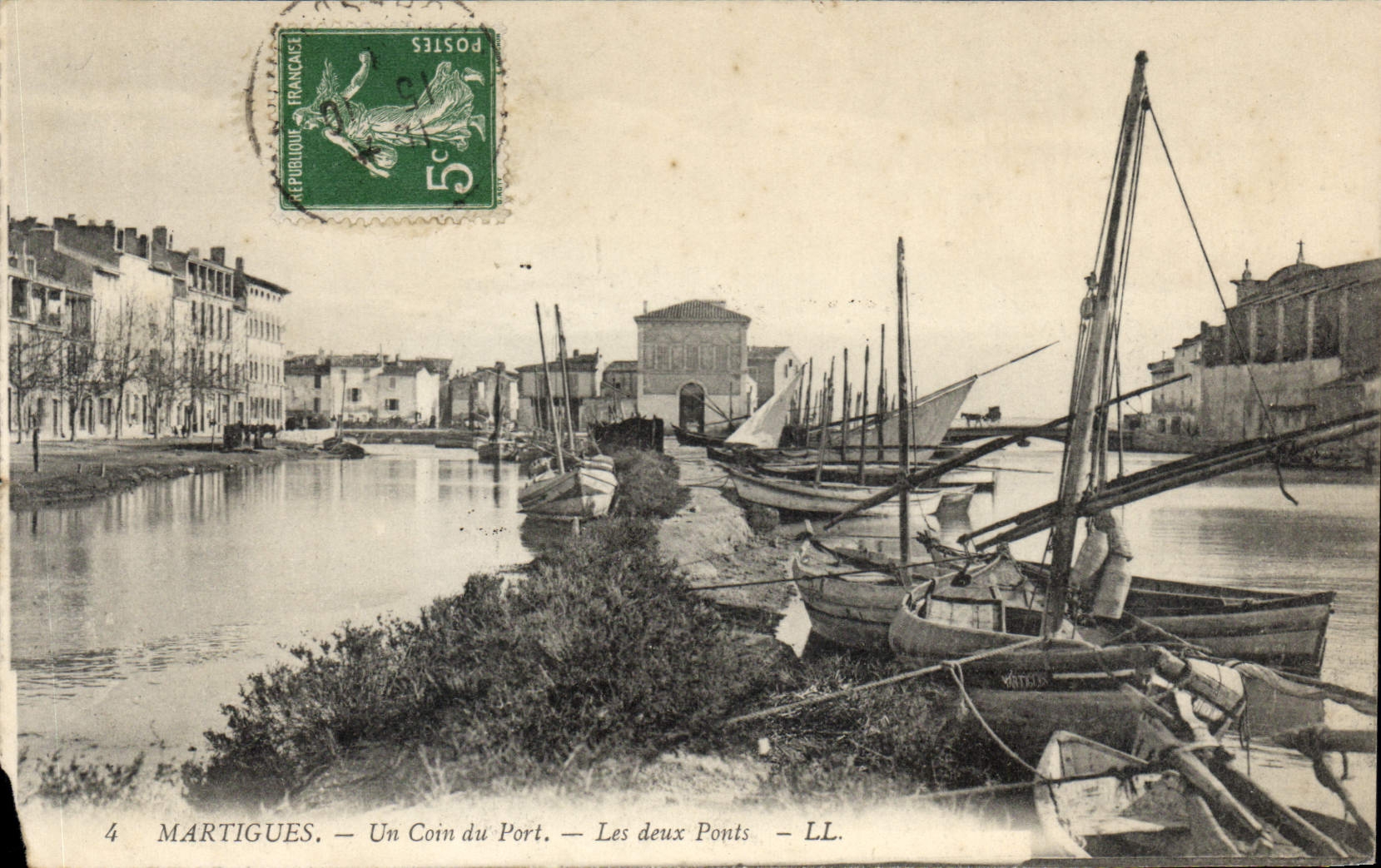 CPA Martigues Un Coin du Port Les deux Ponts