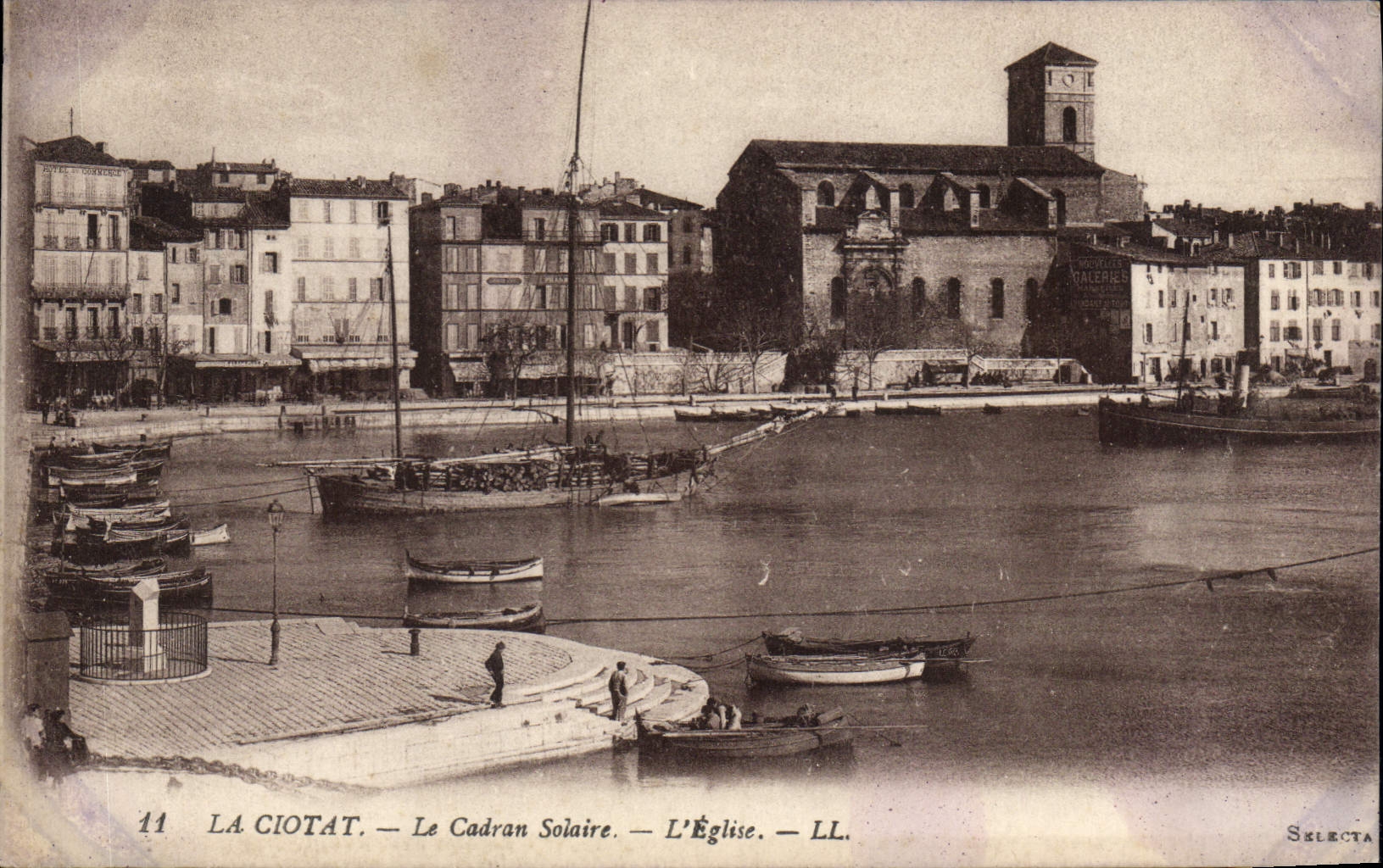 CPA La Ciotat Le Cadran Solaire L'Eglise