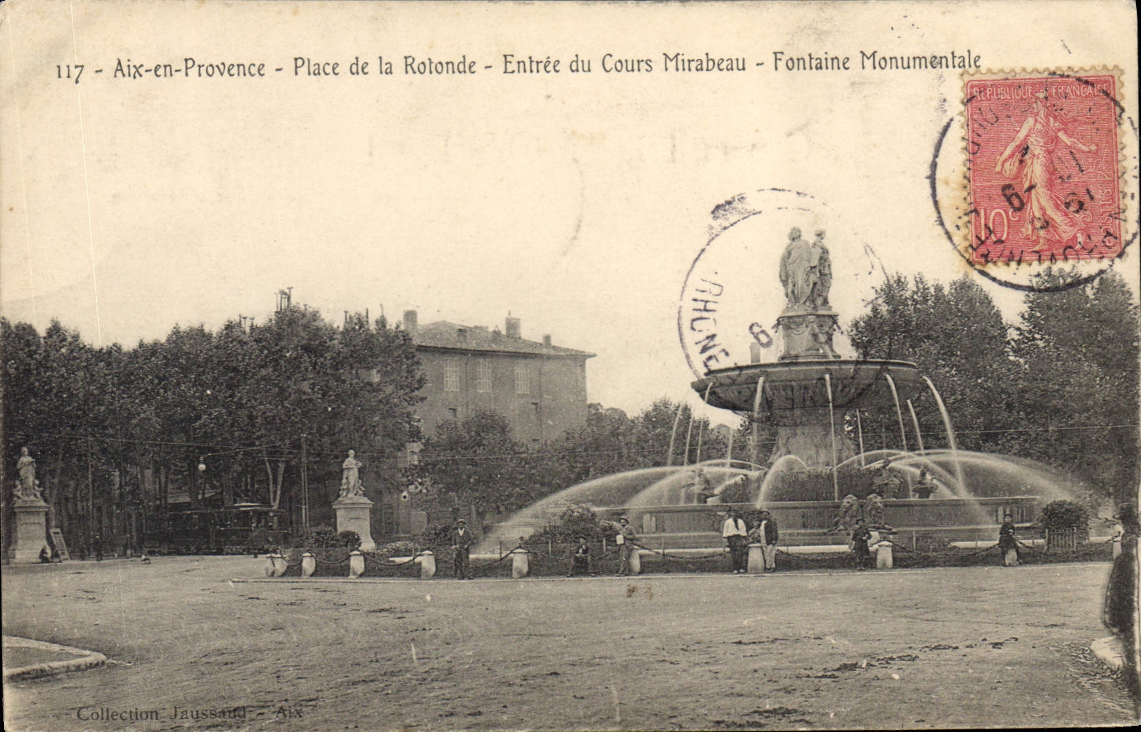 CPA Aix en Provence Place de la Rotonde Entree du Cours Mirabeau Fontaine Monumentale