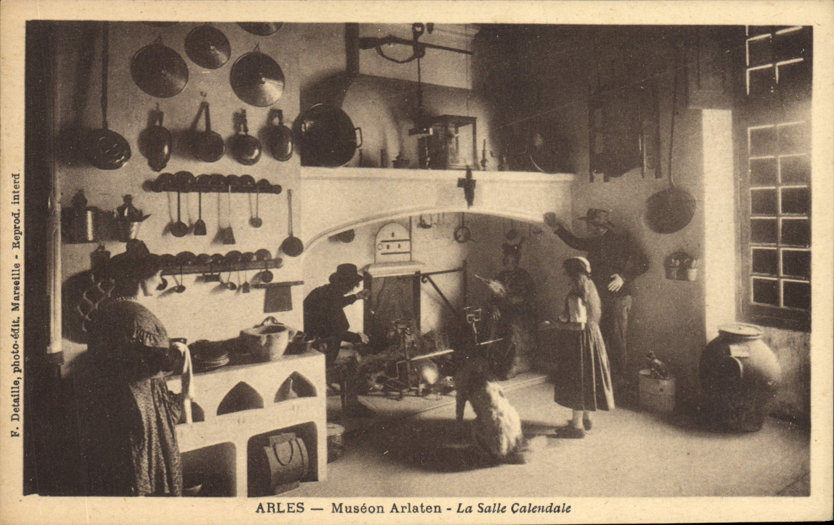 CPA Arles Museon Arlaten La Saile Calendale 