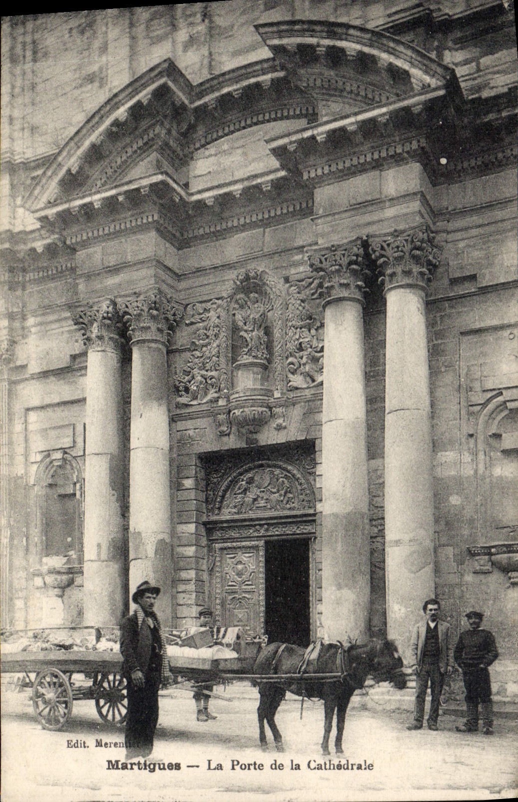 CPA Martigues La Porte de la Cathedrale 