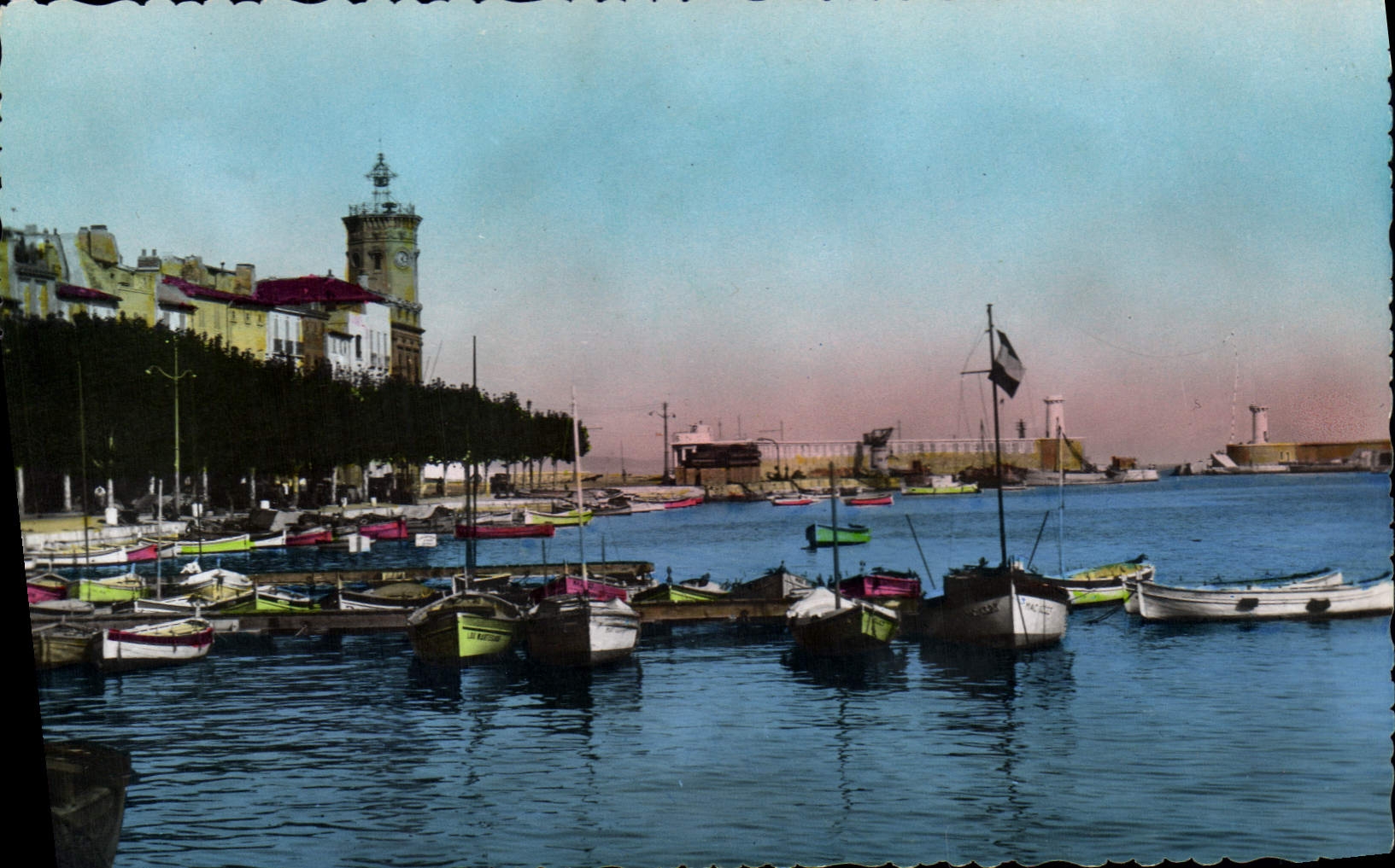 CPA La Ciotat B D R Le Port et les Phares