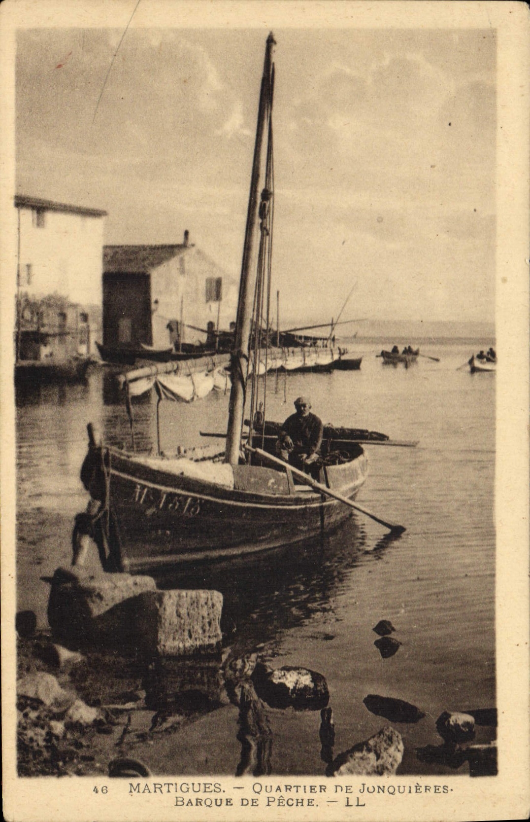 CPA Martigues Quartier de Jonquieres Barque de Peche 