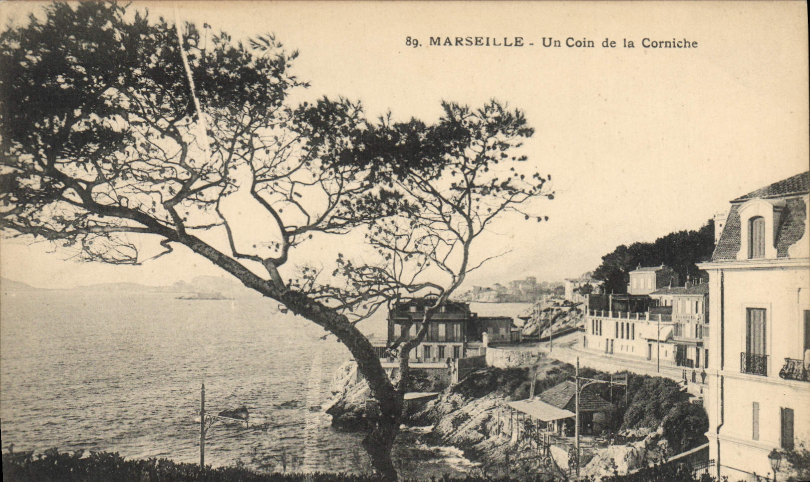 CPA Marseille Un Coin de la Corniche