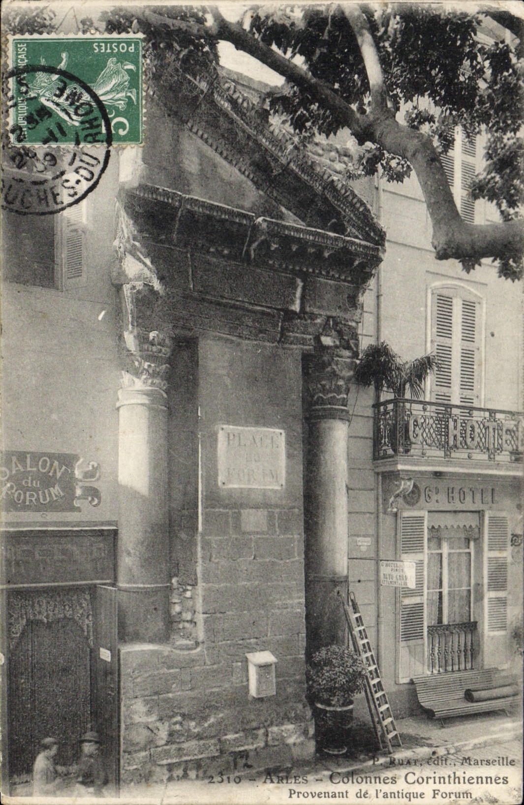 CPA Arles Colones Corithiennes Provenant de l'Antigue Forum