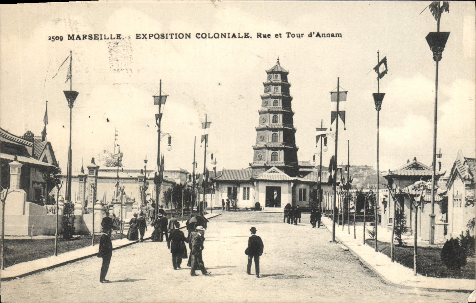 CPA Marseille Exposition Coloniale Rue et Tour d'Annam 