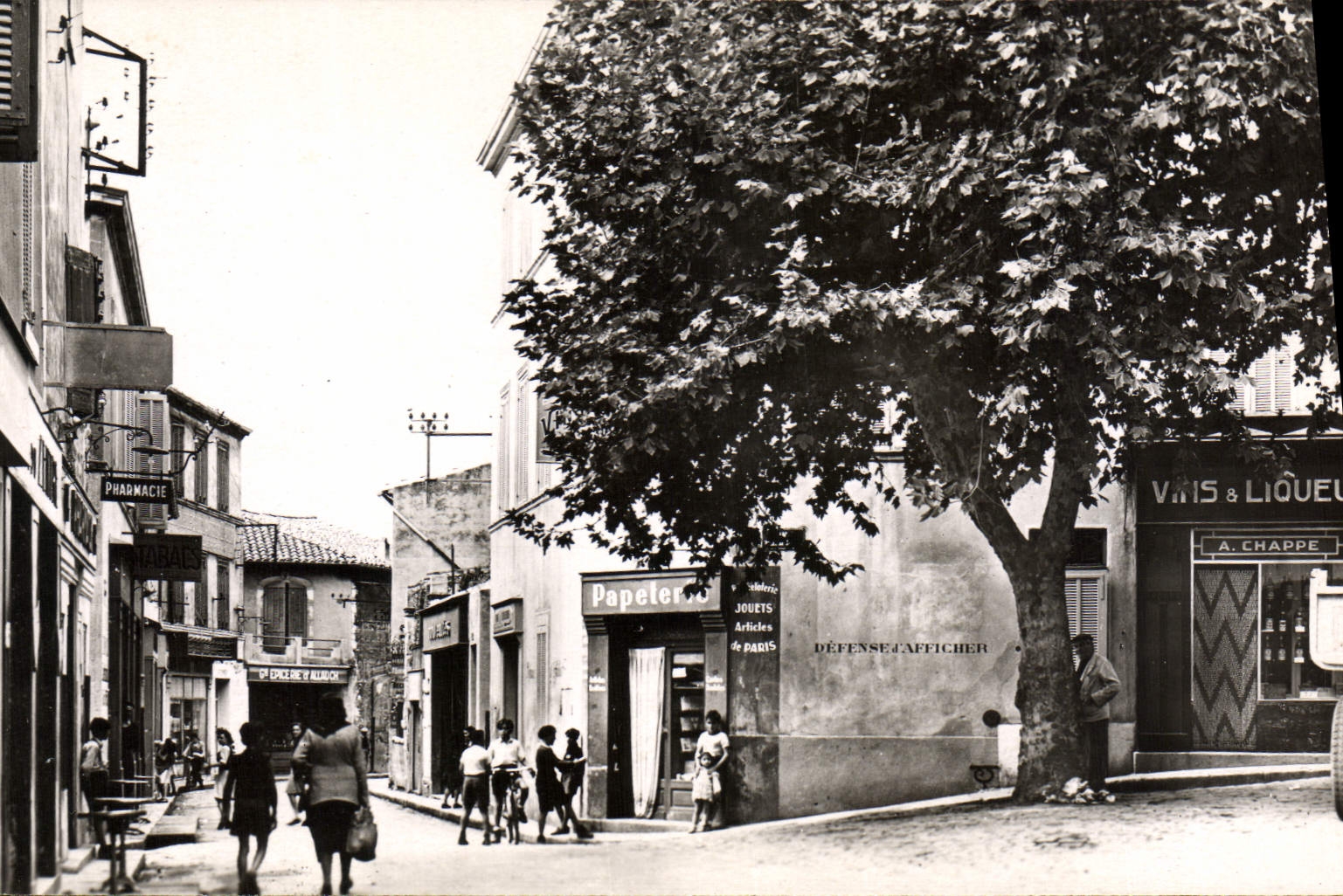 CPA Marseille et sa Banlieue Allauch B du R Place Benjamin Chappe