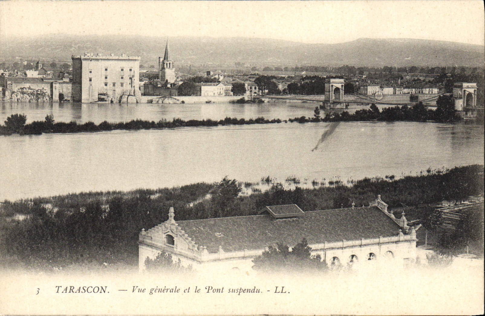 CPA Tarascon Vue Generale et le Pont Suspendu