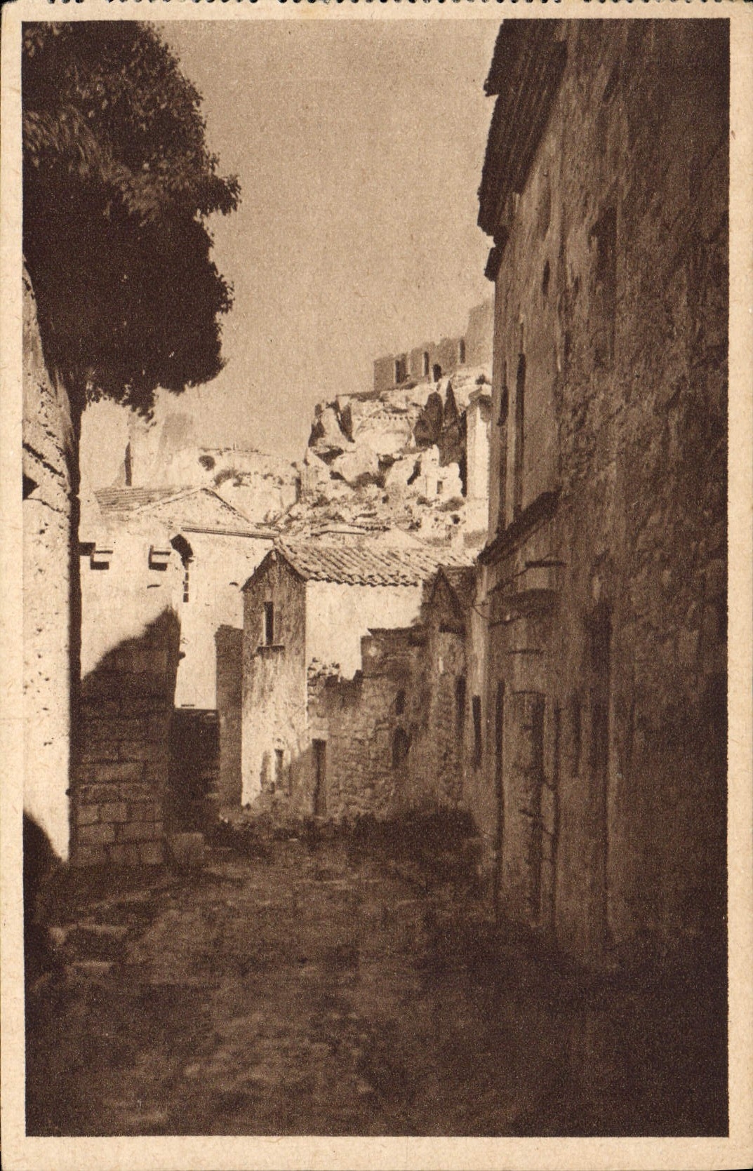 CPA Les baux Rue des Fours banaux
