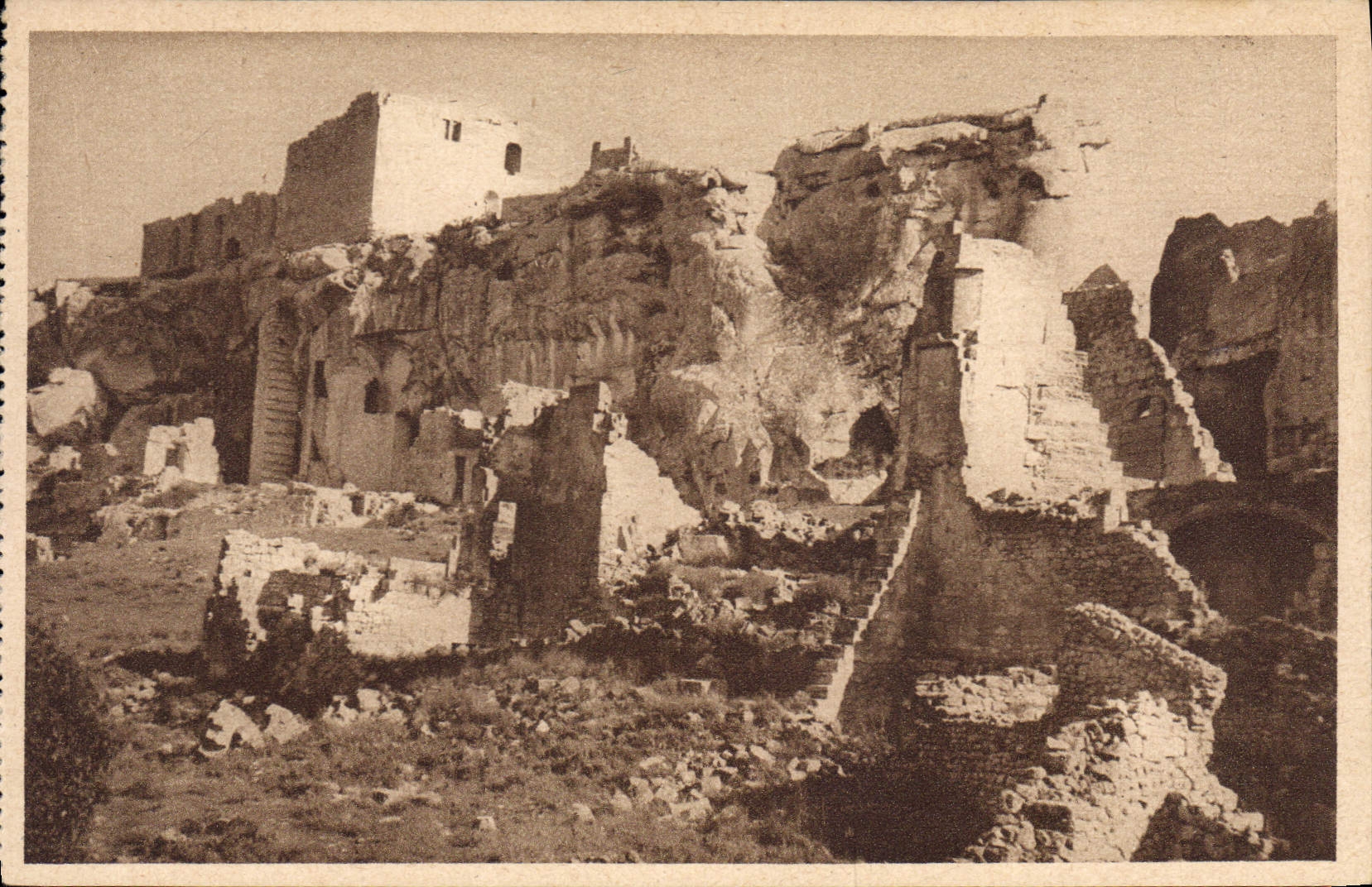 CPA Les Baux Ruines des dependances du Chateau