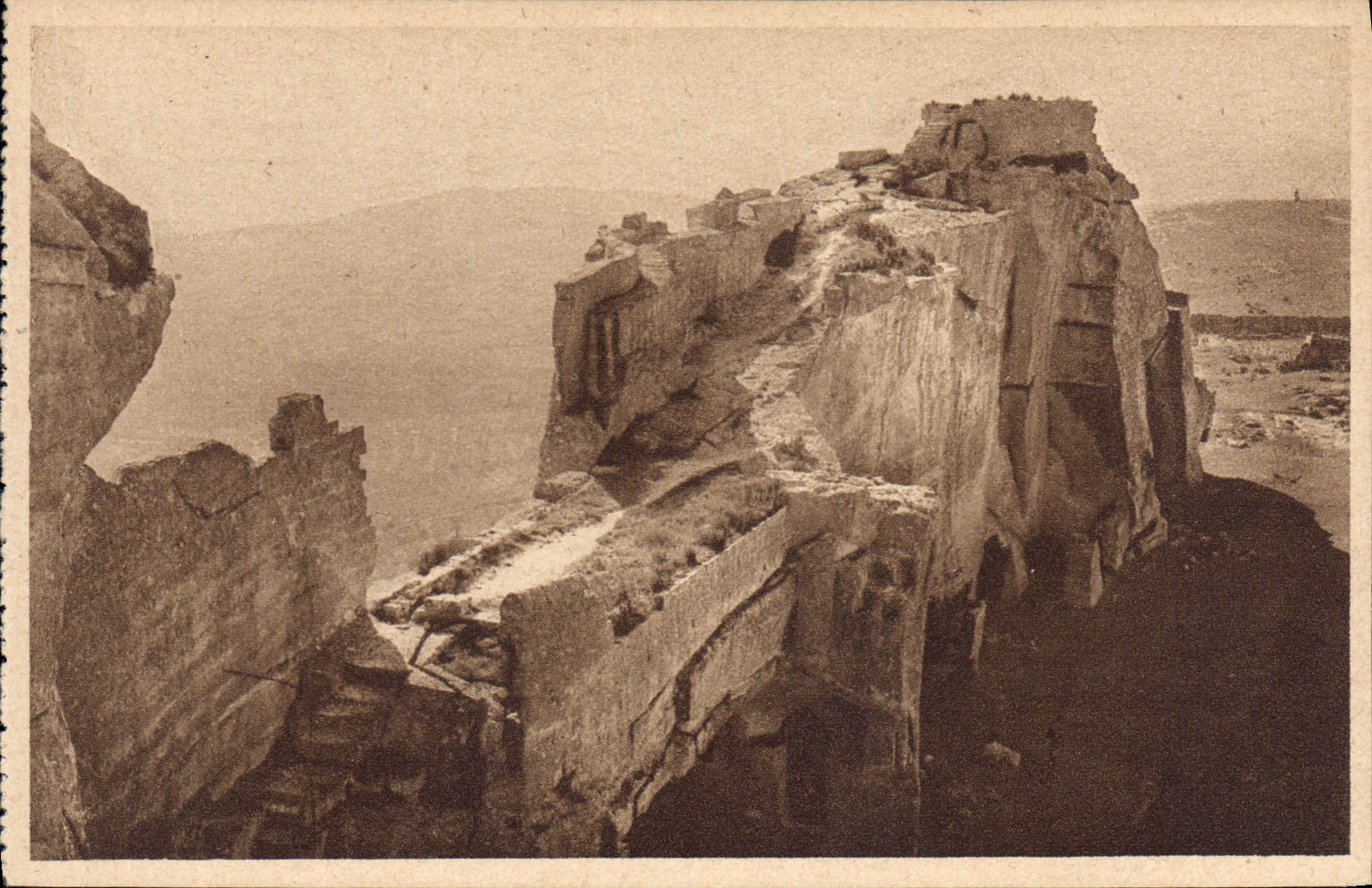 CPA Les Baux Chemin de Ronde