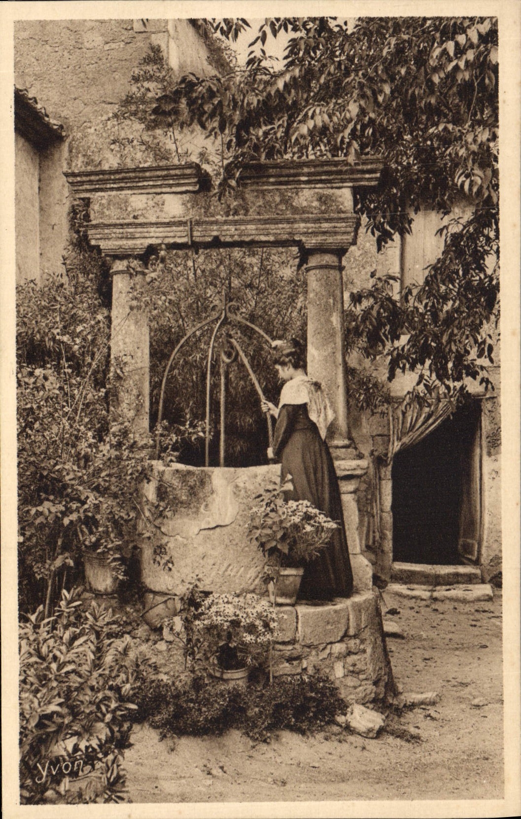 CPA Un Vieux Puits B du Rhone 