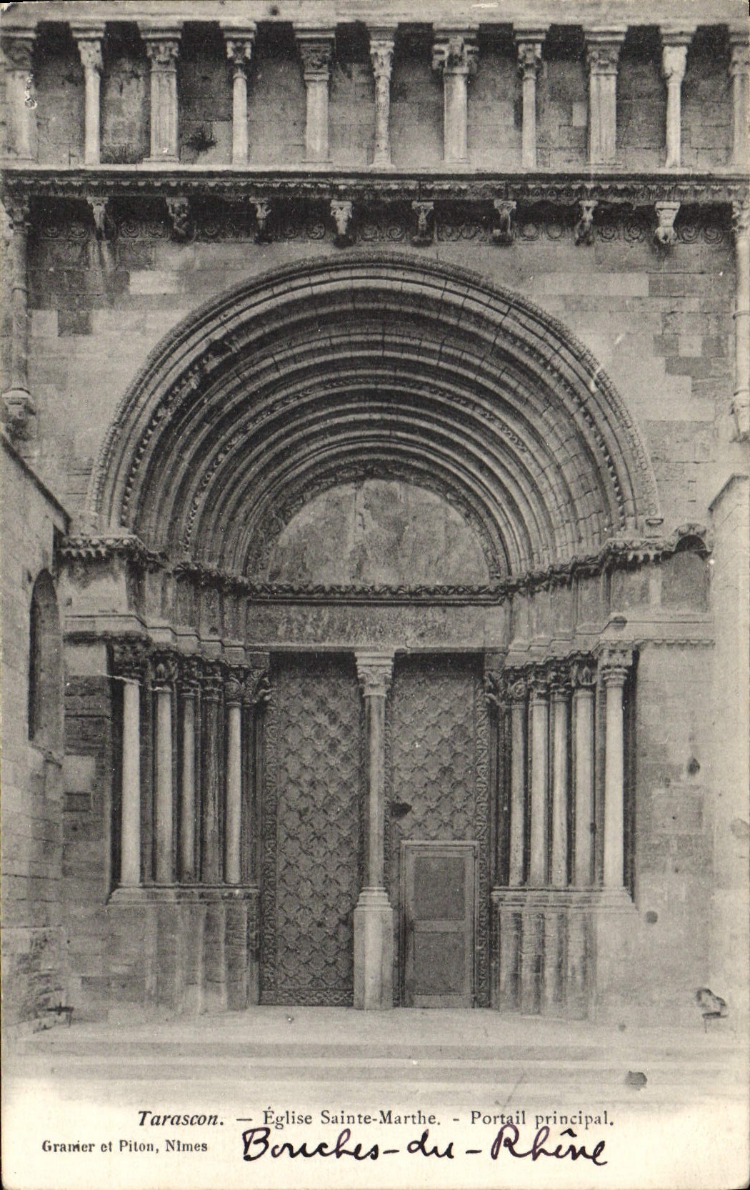 CPA Tarascon Eglise Sainte Marthe Portail principal Bouches du Rhone