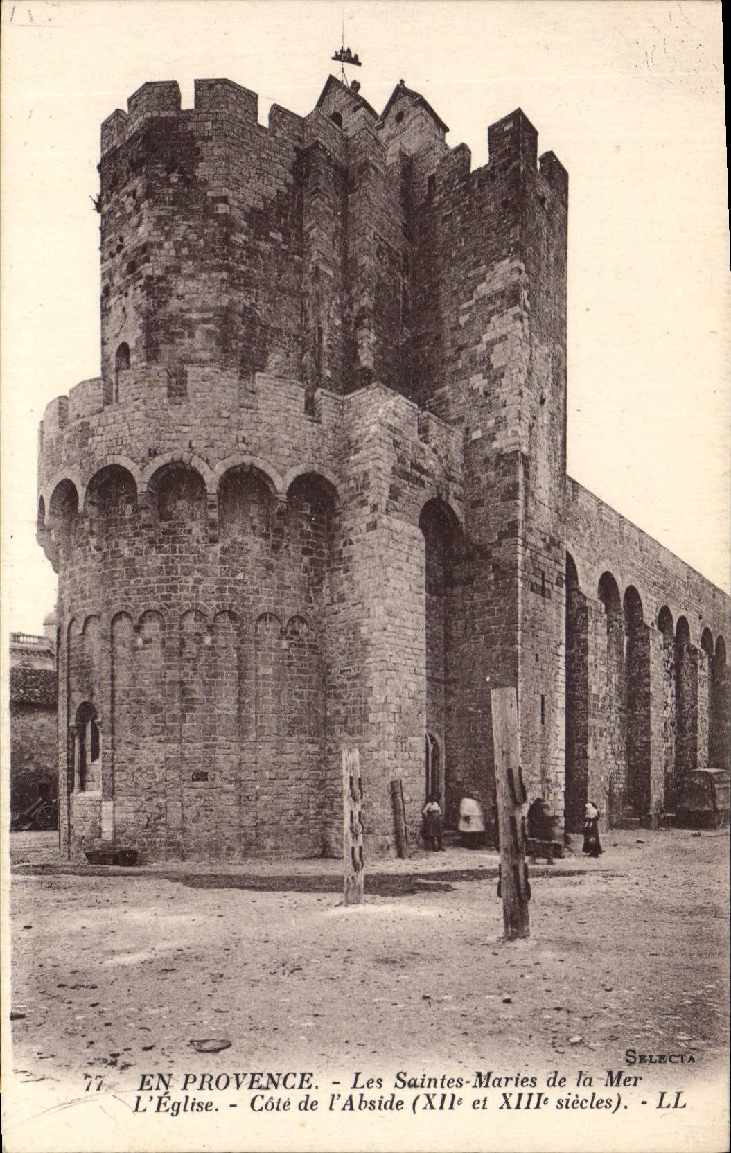 CPA En Provence Les Saintes Maries de la Mer L'Eglise Cote de l'Abside XII et XIII siecles