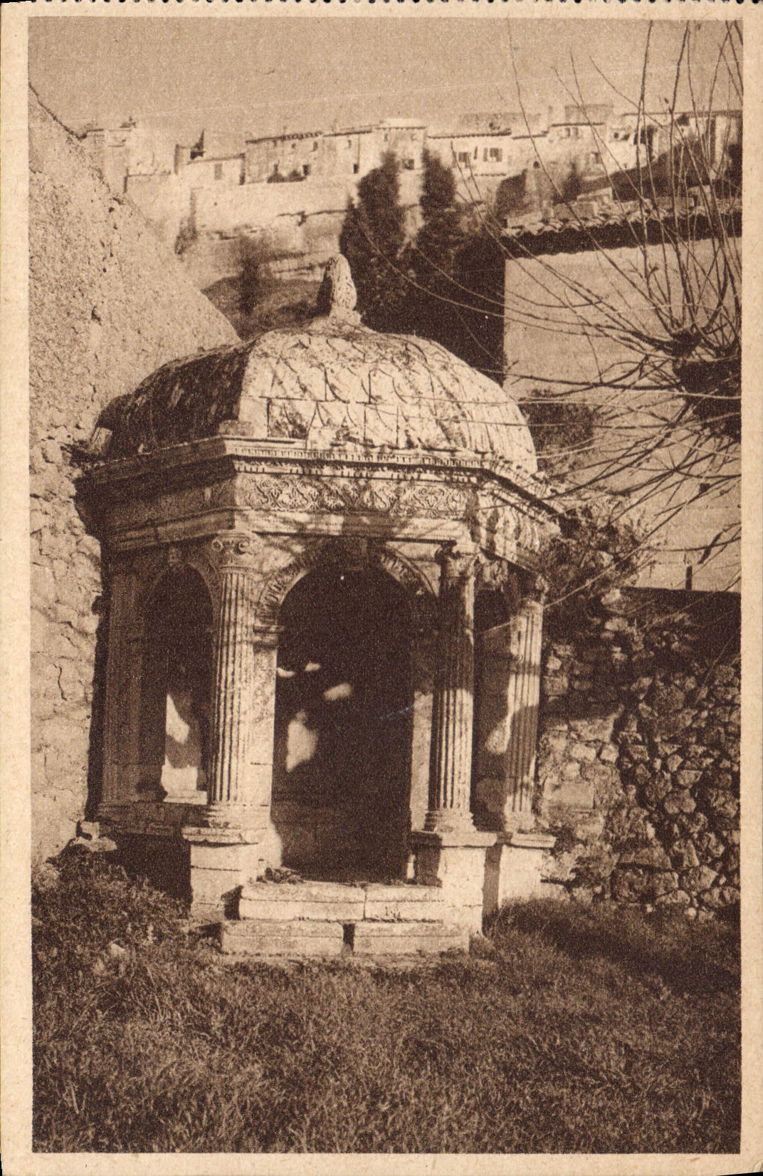 CPA Les Baux pavillon et Cour d'amour de la Reine Jeanne 