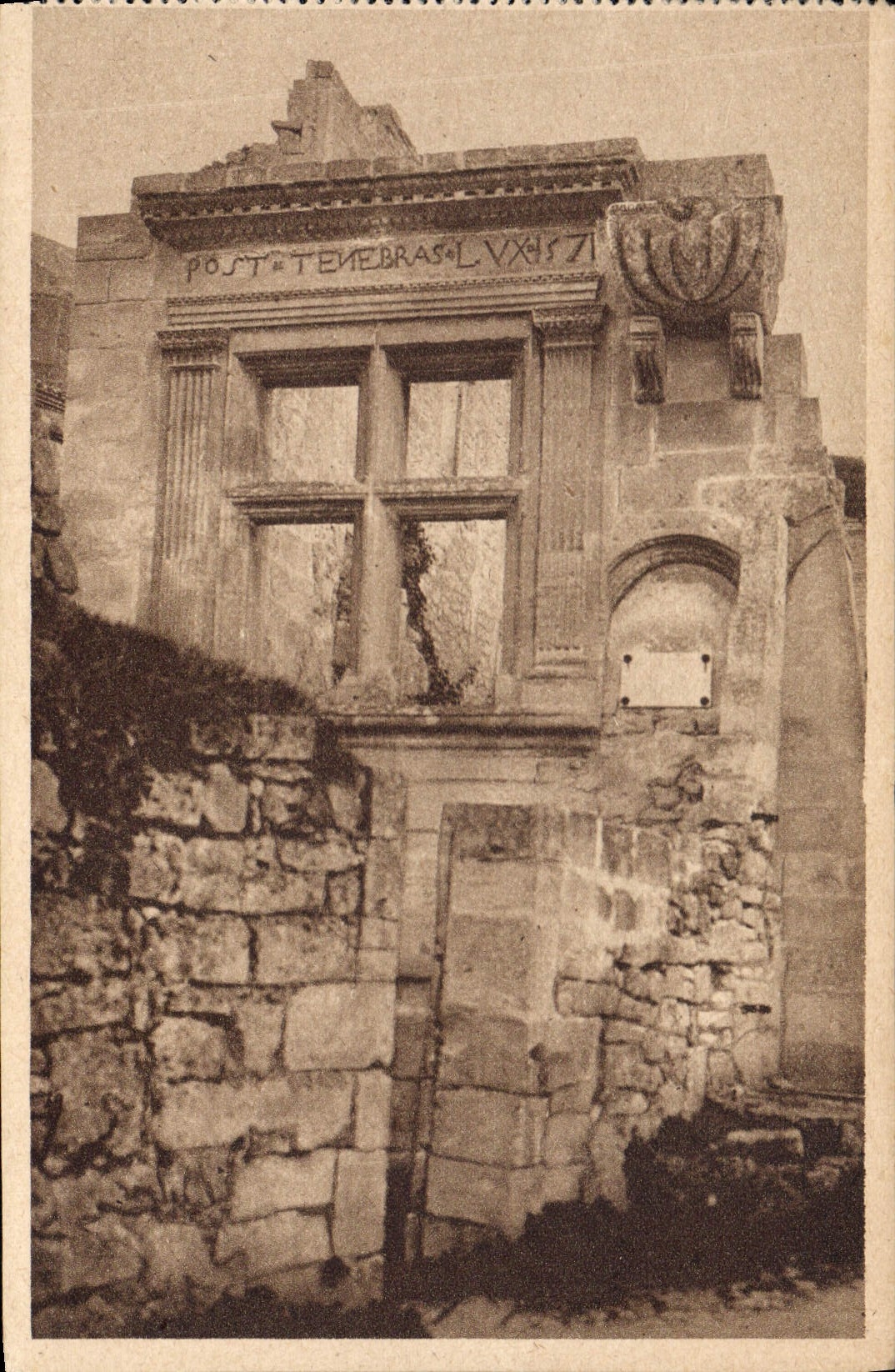 CPA Les Baux restes d'un temple protestant 