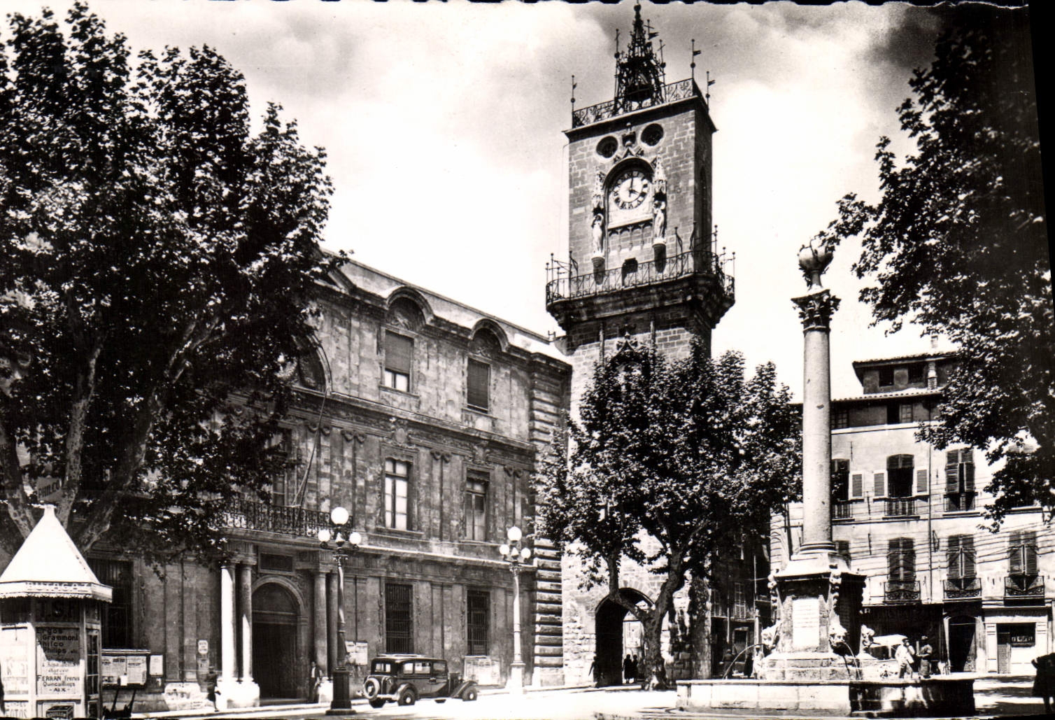 CPA Aix en Provence Place de la Mairie et le Beffroi 