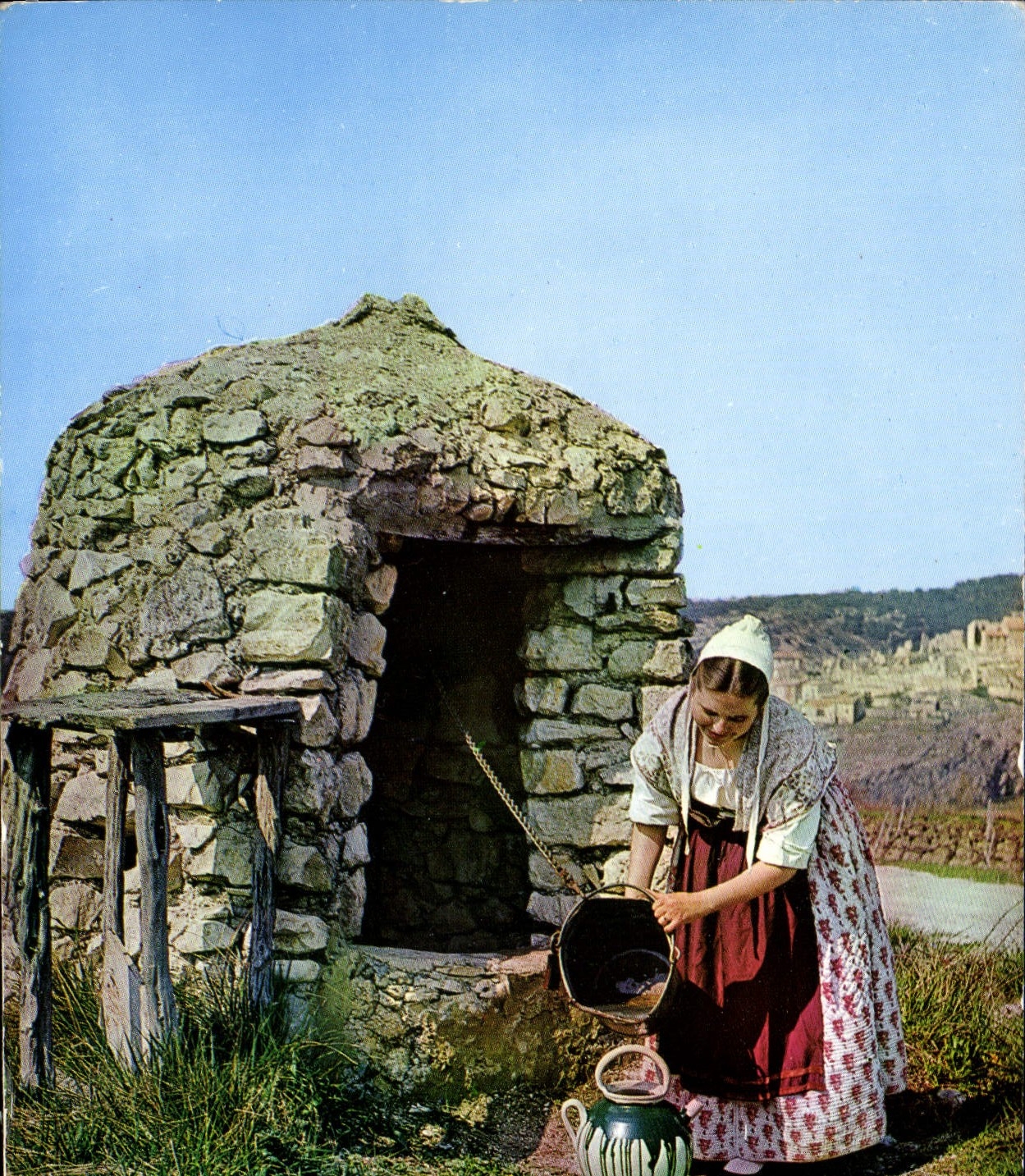 CPSM Les Belles Images de Provence Scene Provencale au Puits 