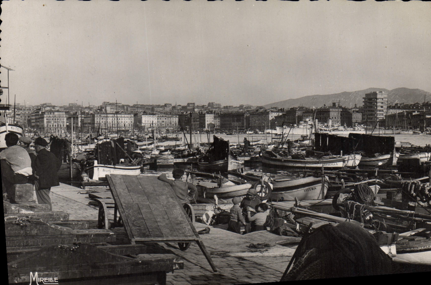 CPSM Marseille Un coin du Vieux Port