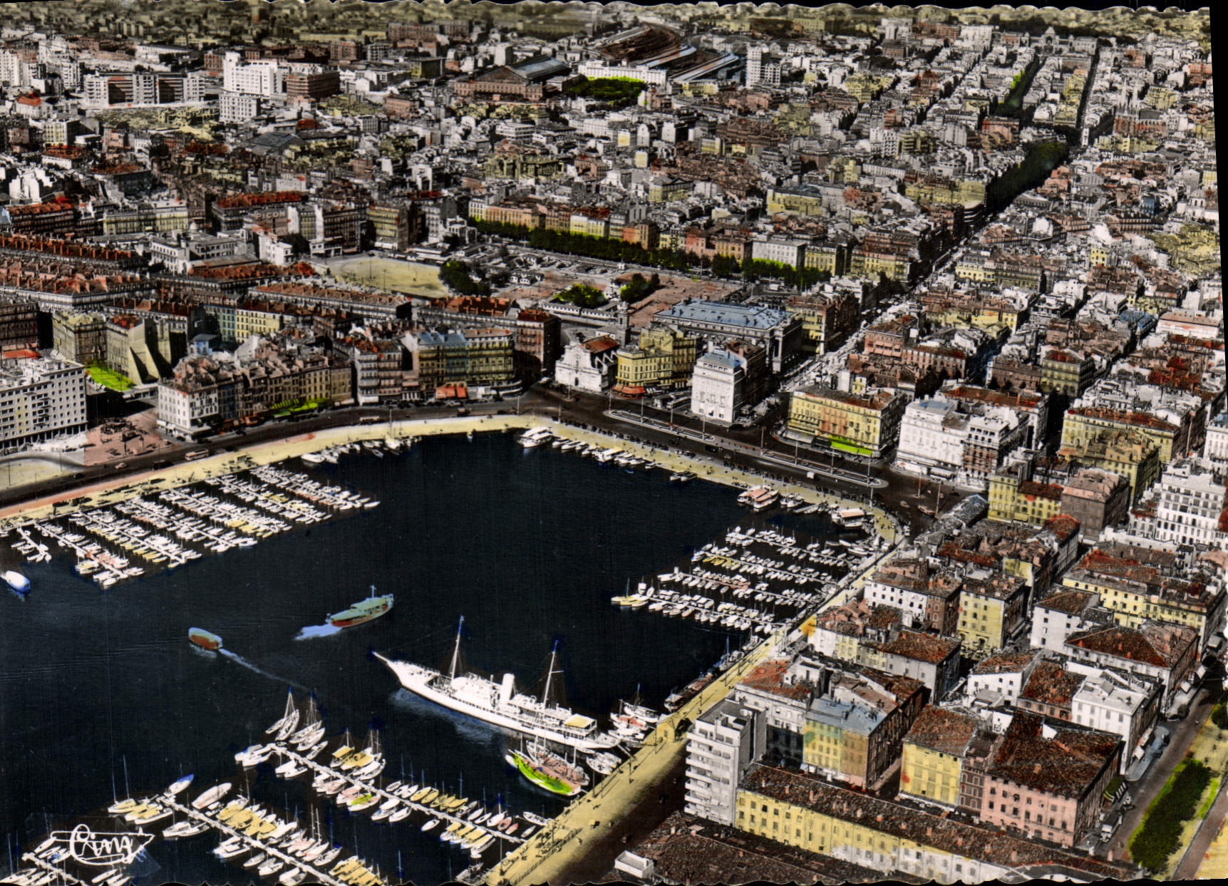 CPSM Marseille Bouches du Rhone Vue aerienne sur le Vieux Port 