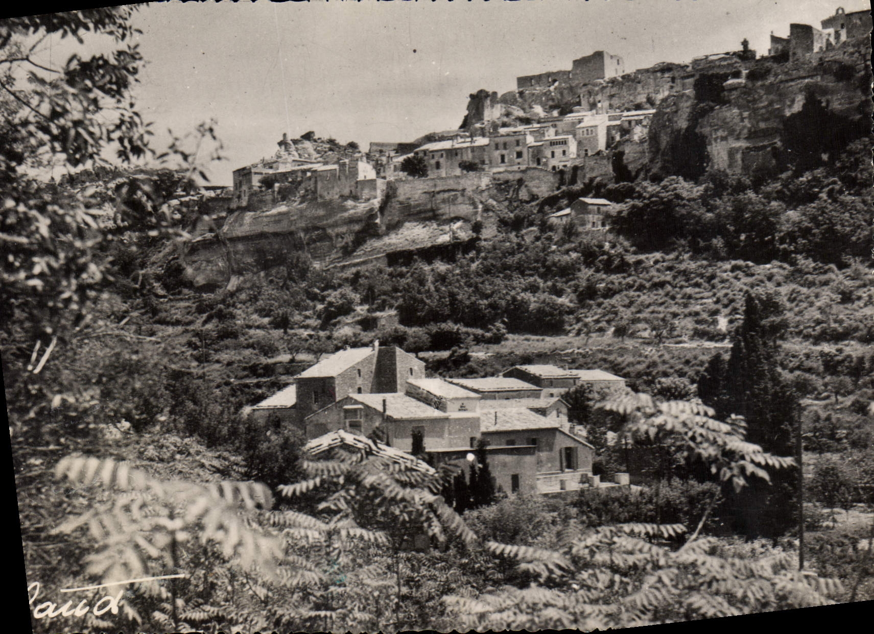 CPSM Les Baux de Provence B du Rhone Ville et Chateau vus du Vallon de la Fontaine 