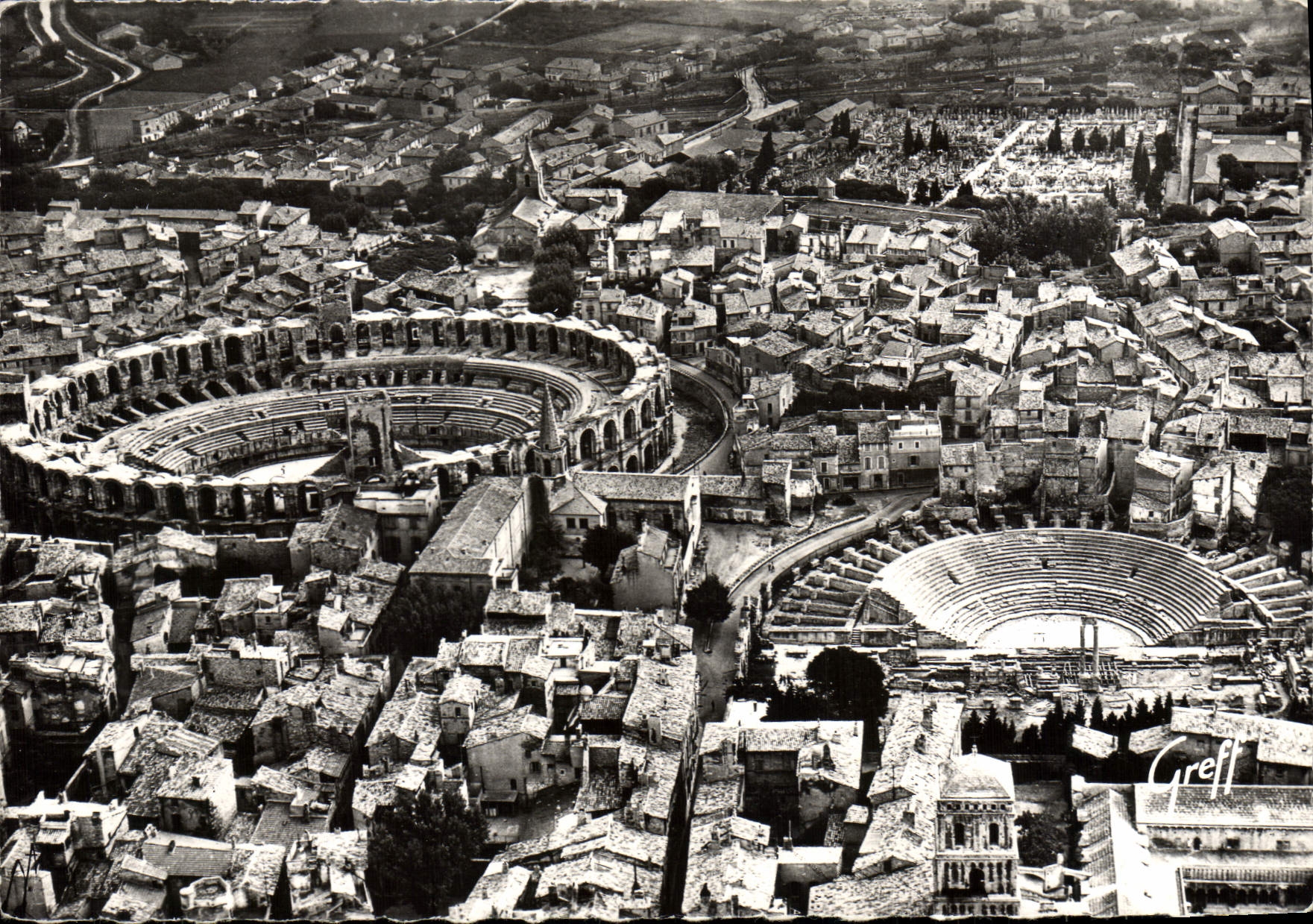 CPSM En Provence Arles Bouches du RHone Vue aerienne Les Arenes et le Theatre Antique 