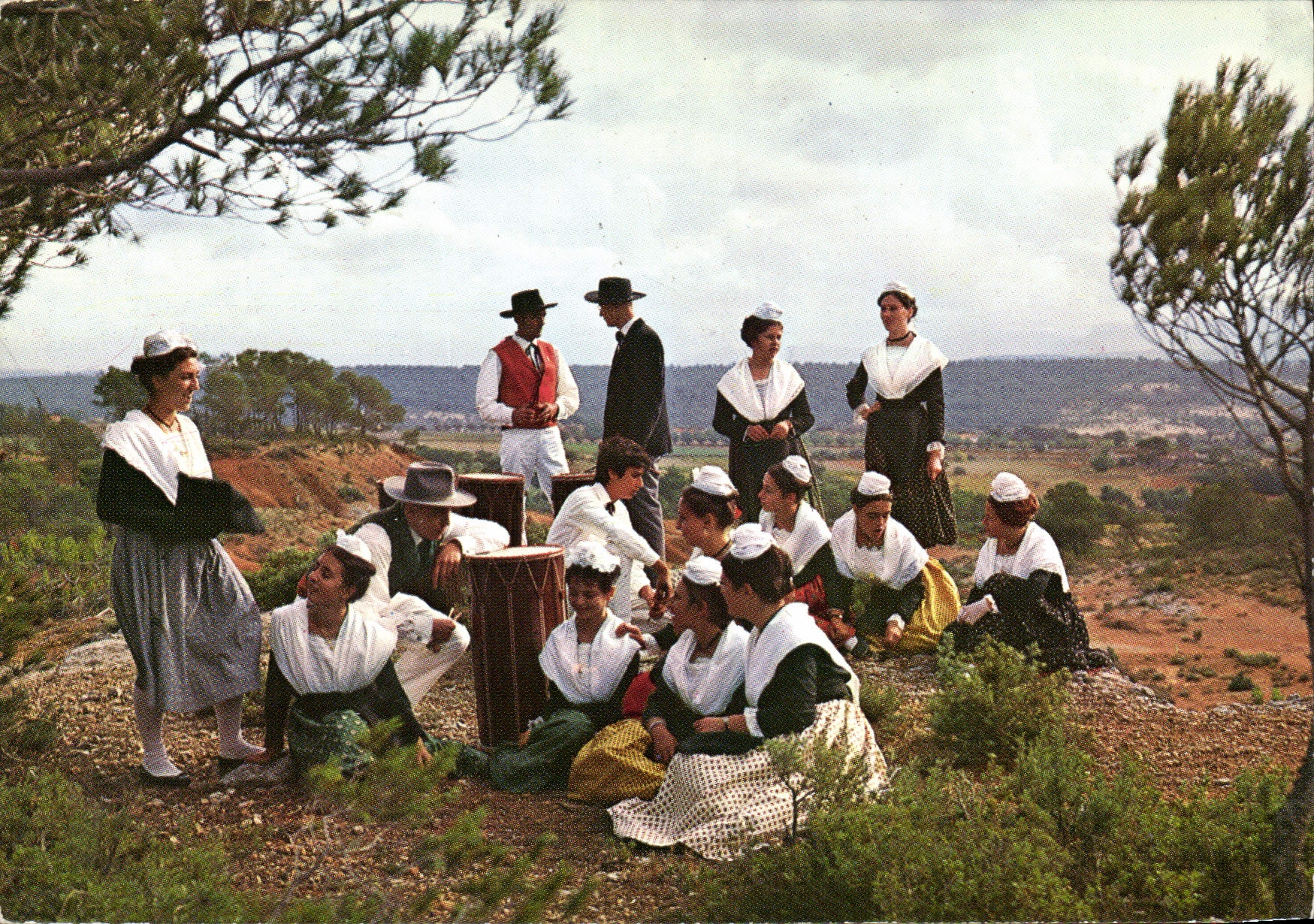 CPSM L'Escolo de Lar Aix en Provence Centre de culture et de maintenance provencales Groupe de danse