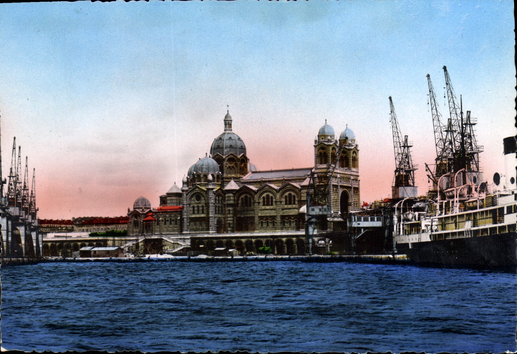 CPSM Marseille La Cathedrale vue du Bassin de la Joliette