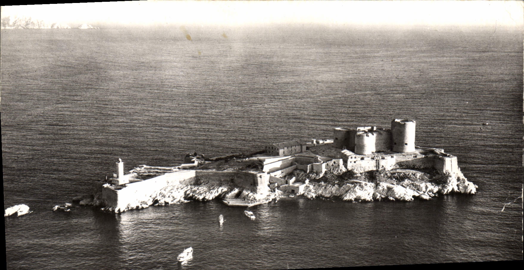 CPSM Marseille B du R L'lle et le Chateau d If Vue aerienne 