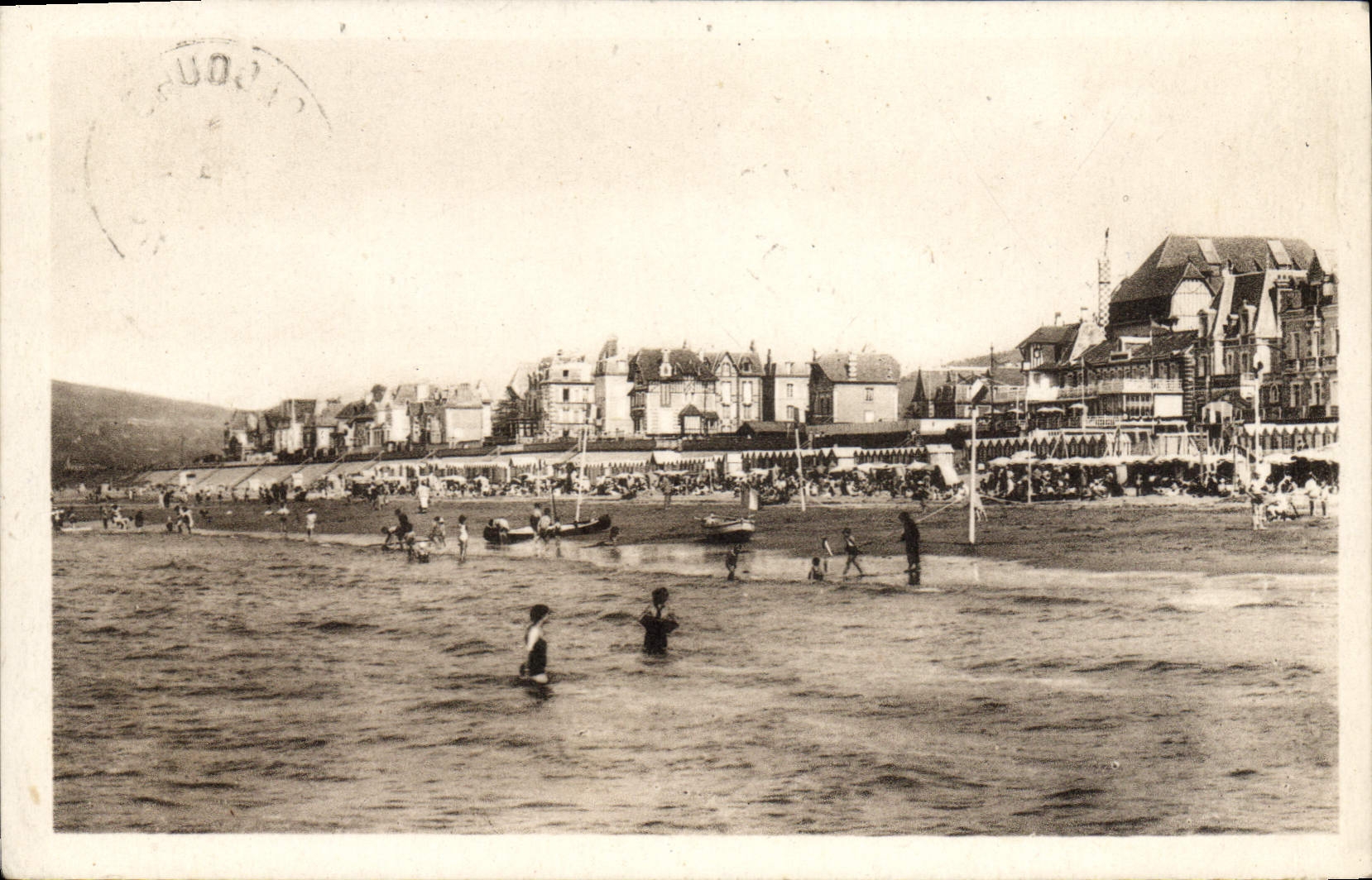 CPA Cabourg La Plage vers l'Hotel des Dues de Normandie