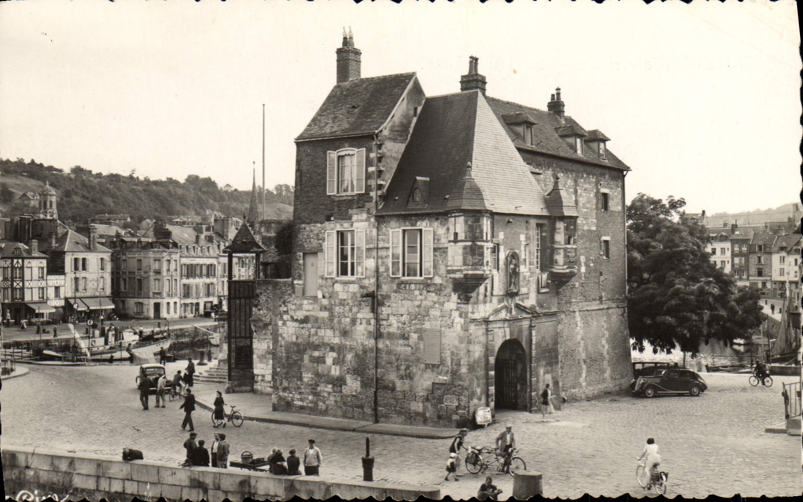 CPA Honfleur Calvados Le Lieutenance 
