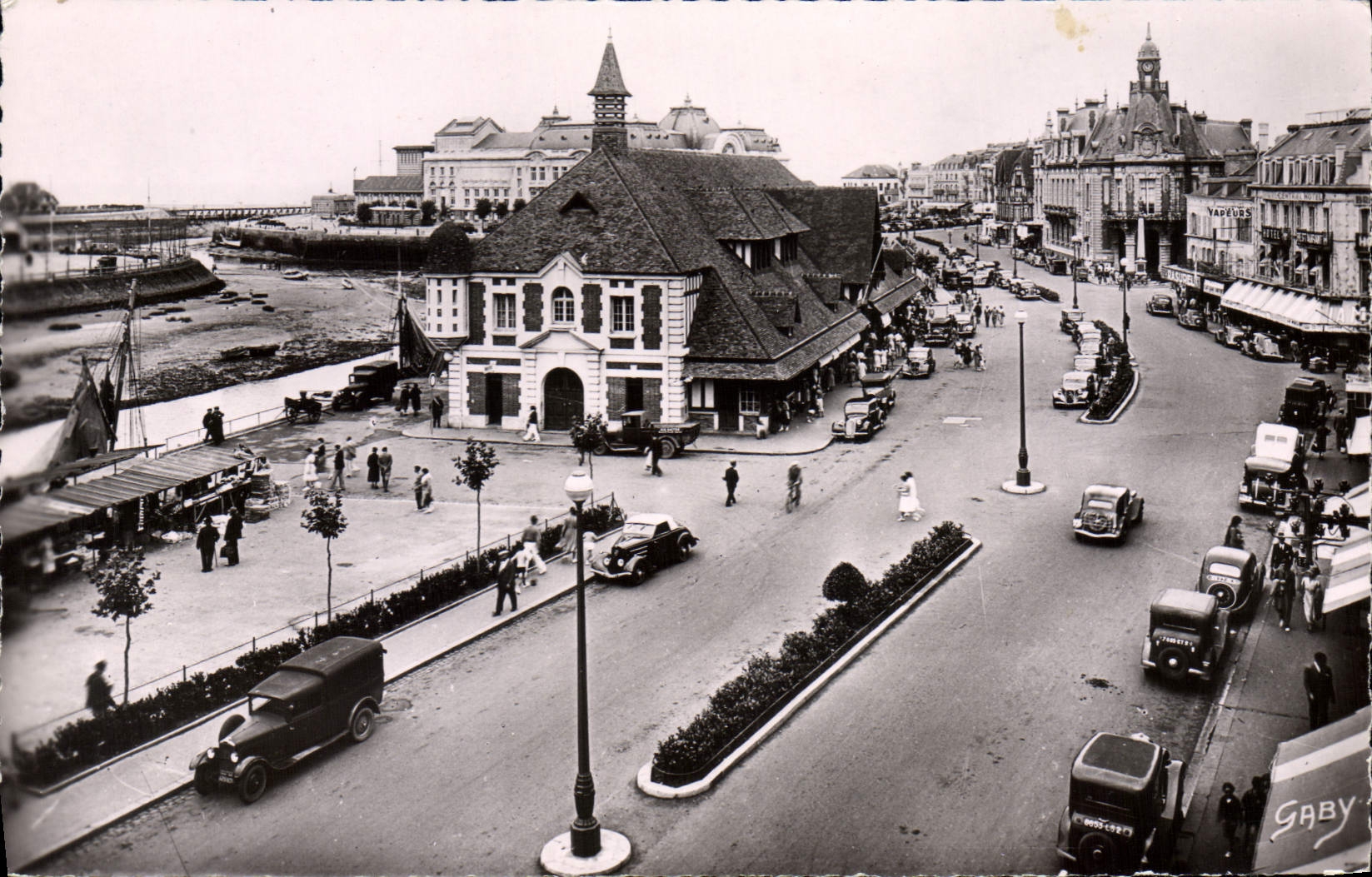 CPA Trouville Deauville Calvados Le Quai Fernand Maureau 