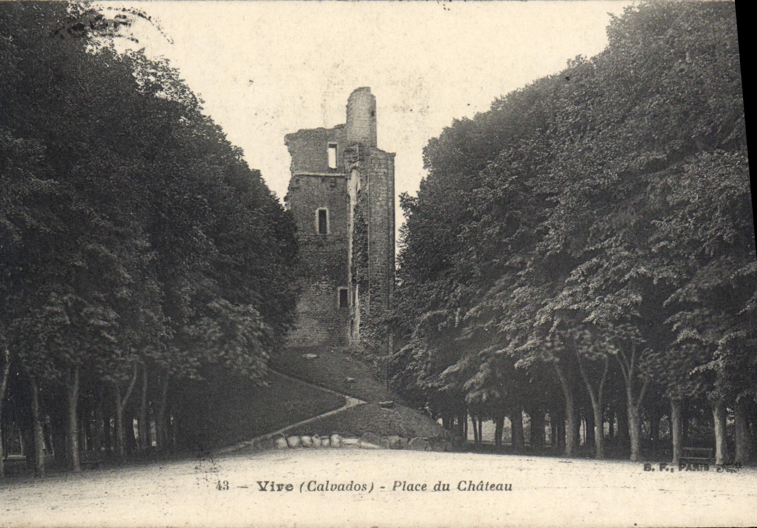 CPA Vire Calvados Place du Chateau 