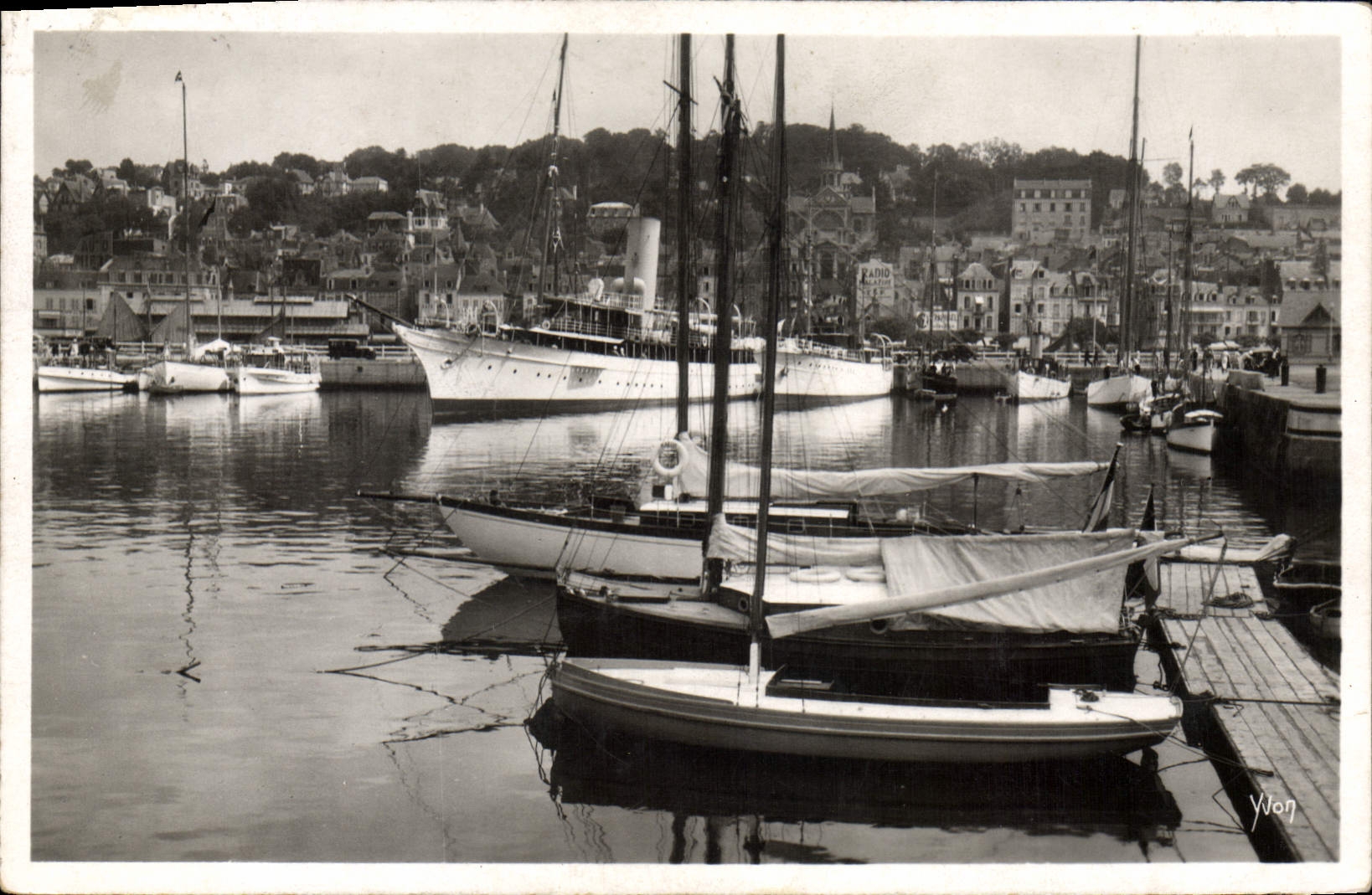 CPA La Douce France Cote Normande Trouville Bassin des yachts