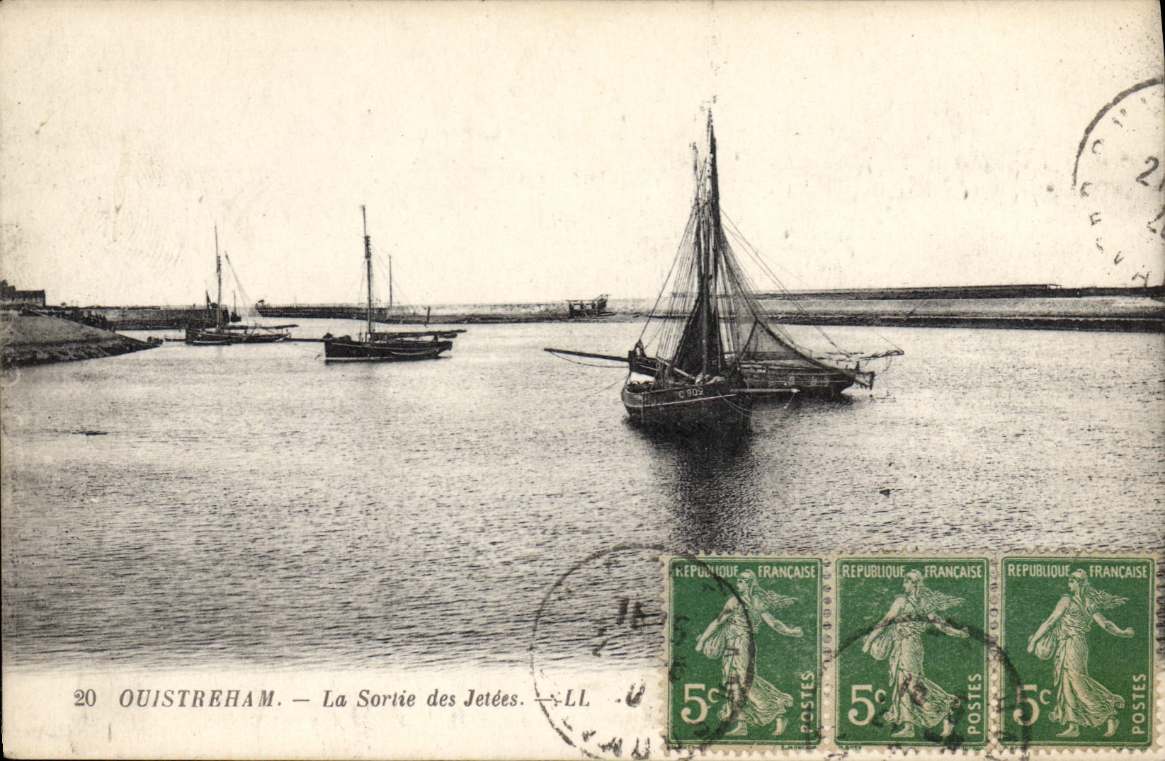 CPA Ouistreham La Sorlie des Jetees 