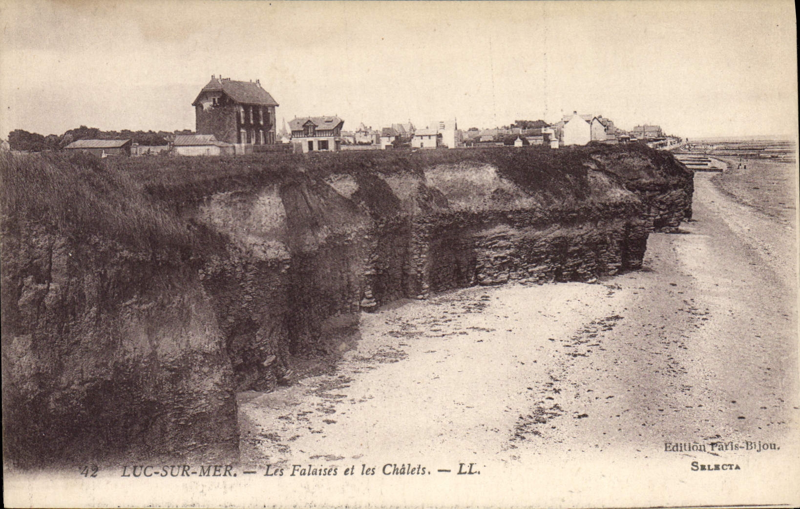 CPA Luc sur Mer Les Falaises et les Chalets
