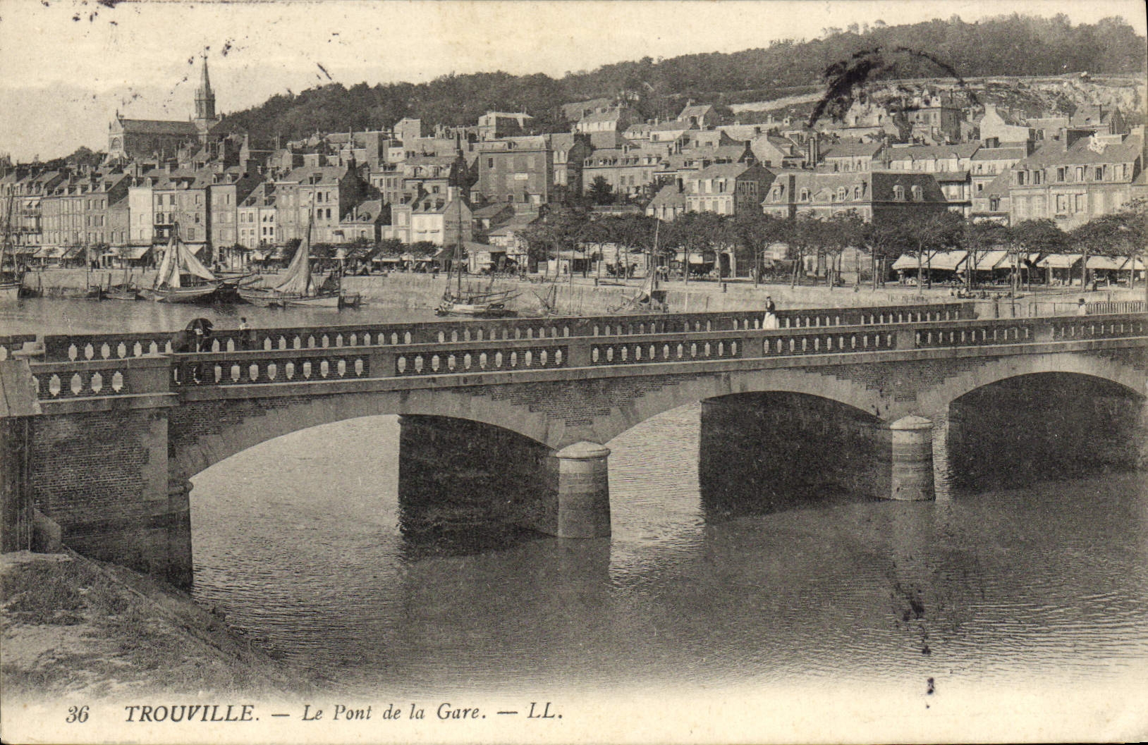 CPA Trouville Le Pont de la Gare 