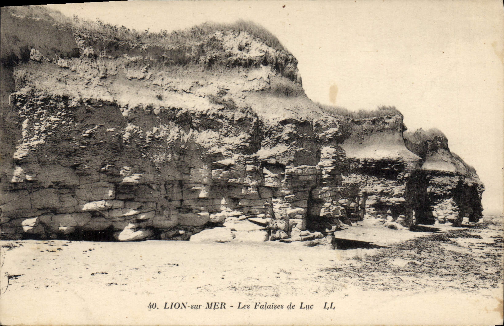 CPA Lion sur Mer Les Falaises de Luc 