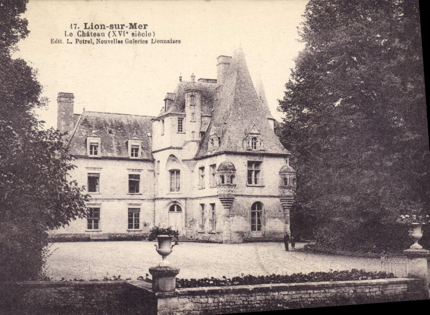 CPA Lion sur Mer Le Chateau XVI siecle