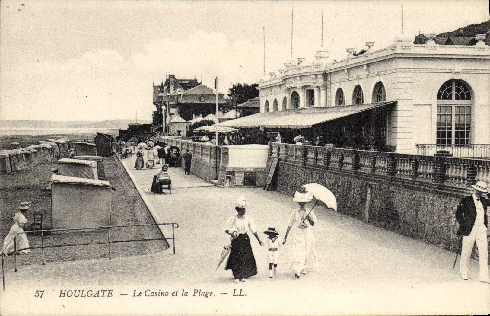 CPA Houlgate Le Casino et la Plage 