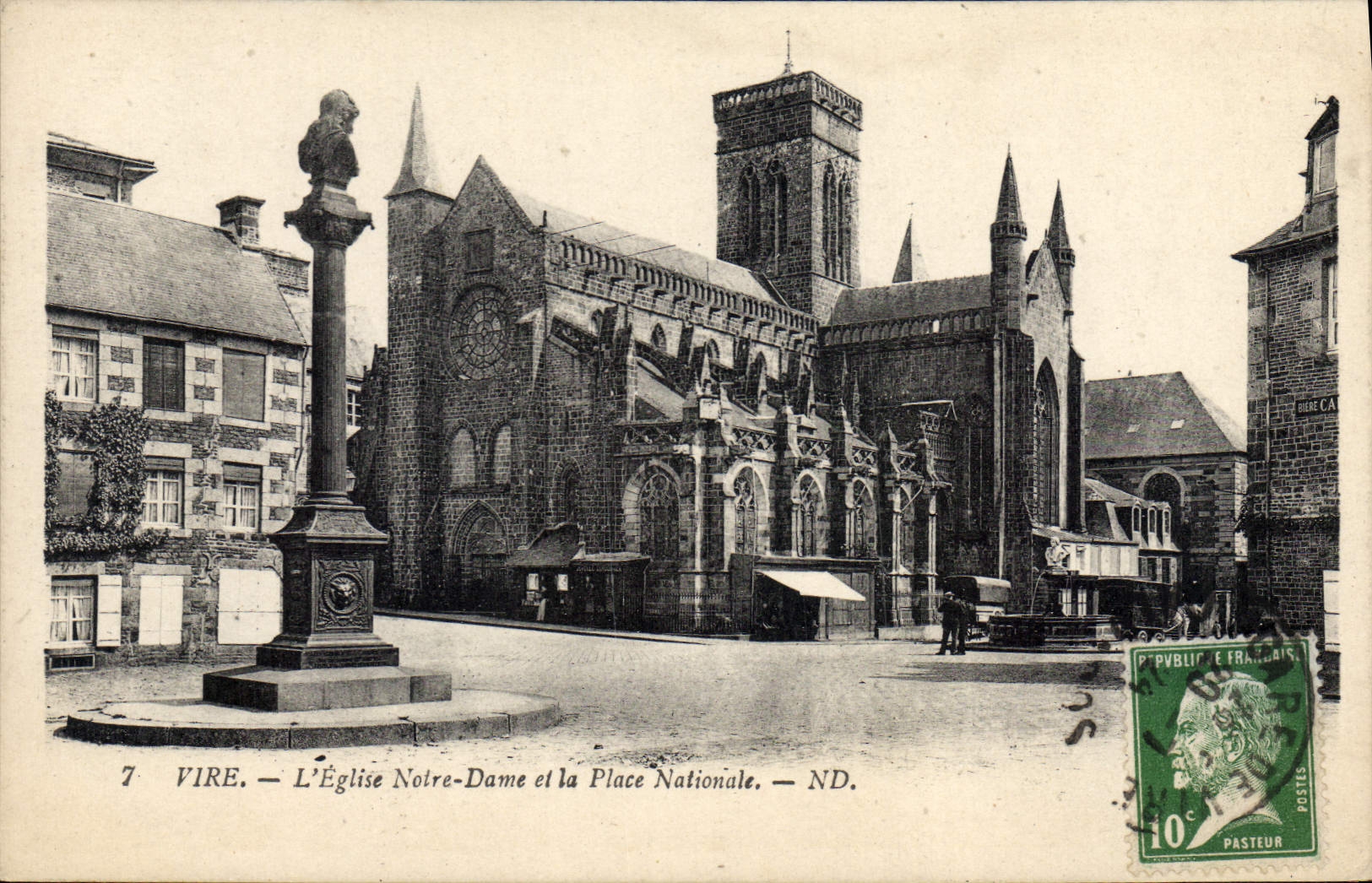 CPA Vire L'Eglise Notre Dame et la Place Nationale