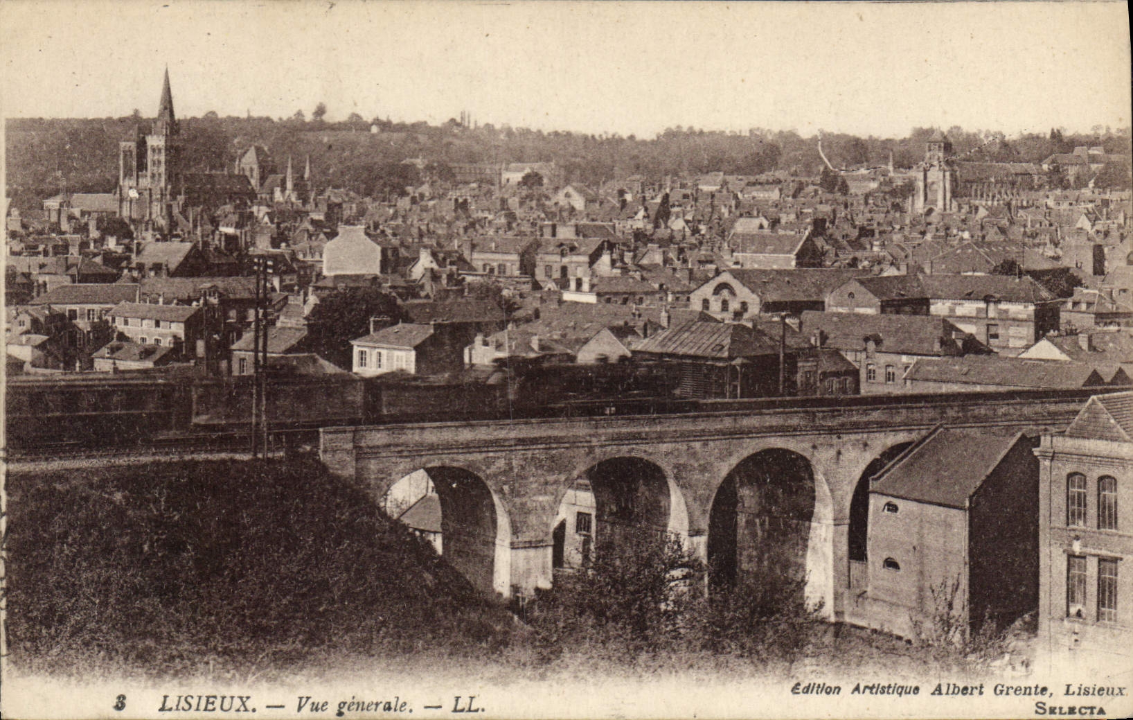 CPA Lisieux Vue generale 